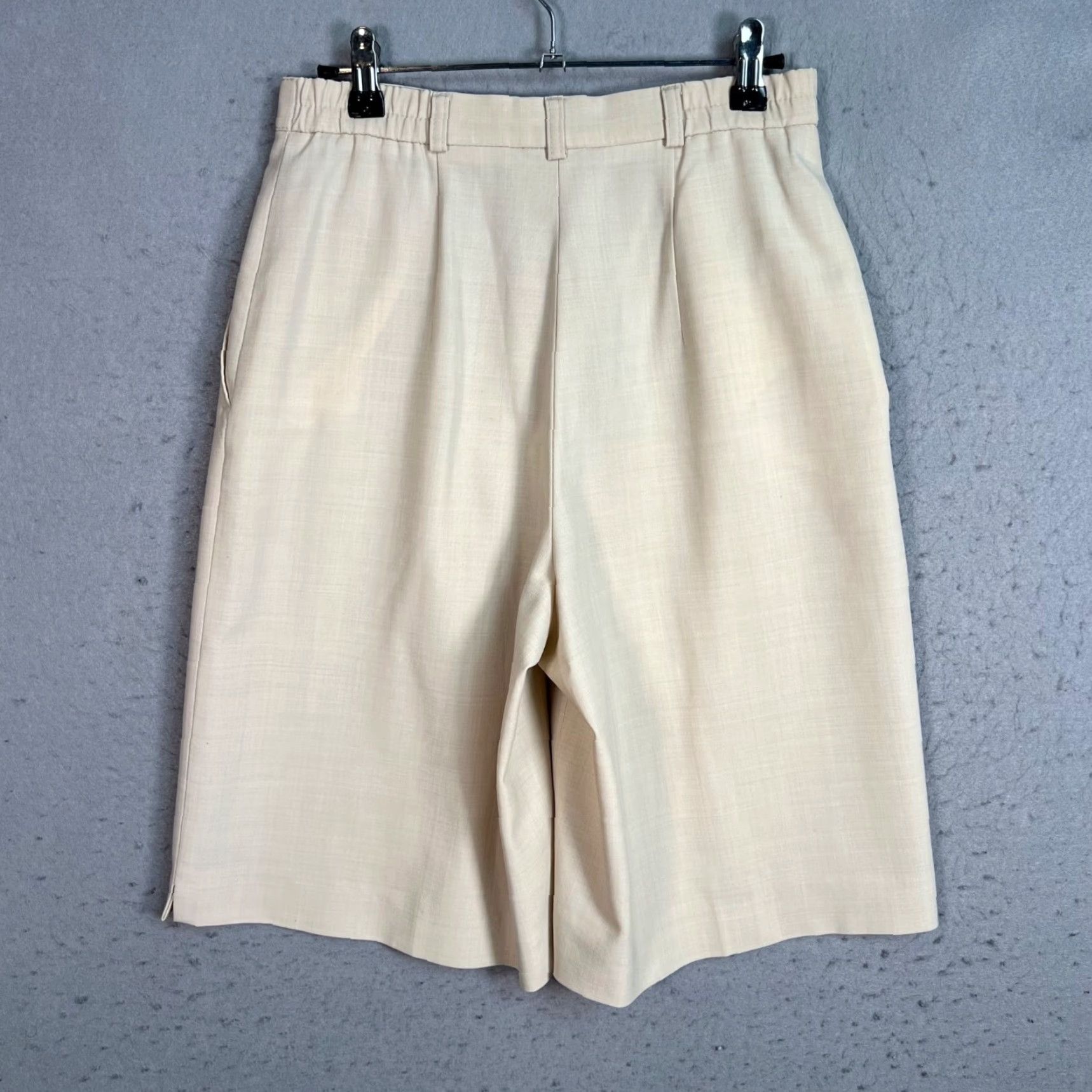 Vintage VINTAGE GARDEUR Womens Bermuda Shorts Chino Wool Blend Beige Size 10 UK Pleated High Rise 9 in Inseam Women's Shorts Mens? Size 32" / US 10 / IT 46 - 2 Thumbnail