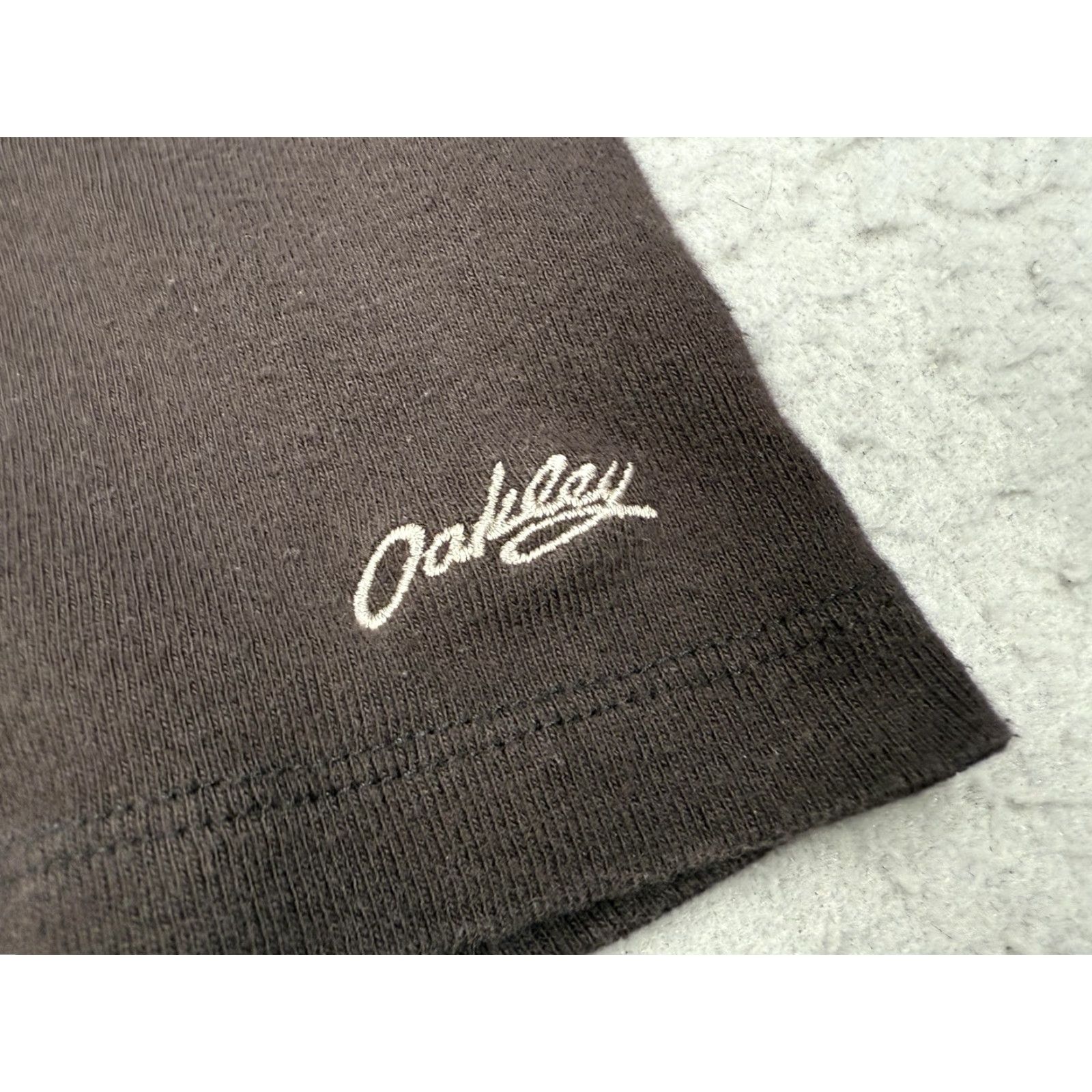 Oakley Vintage Oakley Women's Long Sleeve Cotton T-Shirt Large Black Crewneck Retro 90s Sports Size L / US 10 / IT 46 - 2 Thumbnail