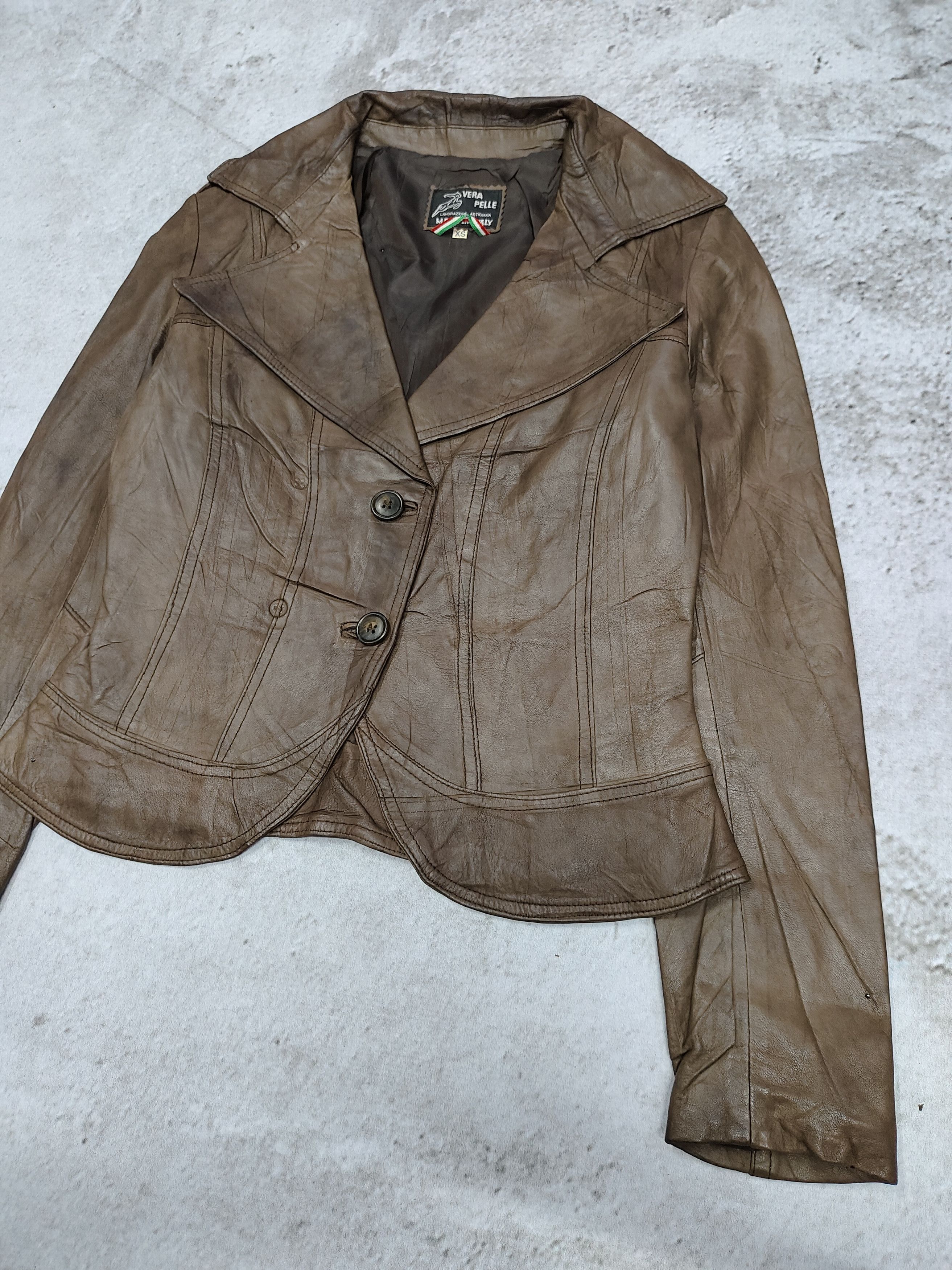 Vera Pelle 90s Vera Pelle🇮🇹 Tailored Cropped Leather Blazer Jacket Size S / US 4 / IT 40 - 6 Thumbnail