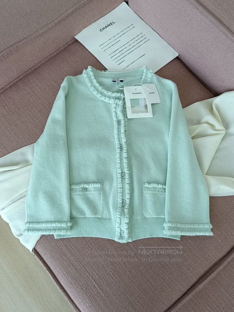 Chanel Chanel 25S mint green cashmere lace knitted cardigan coat Size XS / US 0-2 / IT 36-38 - 1 Thumbnail