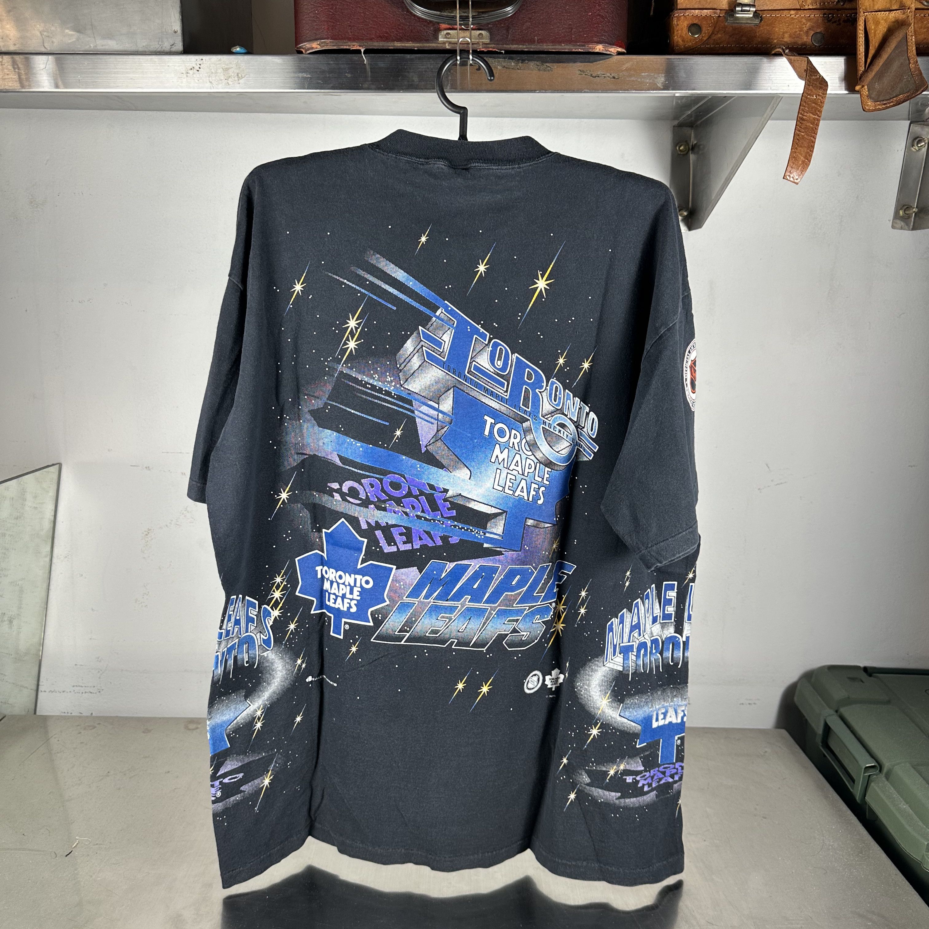 Vintage 90s Toronto Maple Leafs Bulletin Athletic NHL AOP T-Shirt Size US XL / EU 56 / 4 - 3 Thumbnail