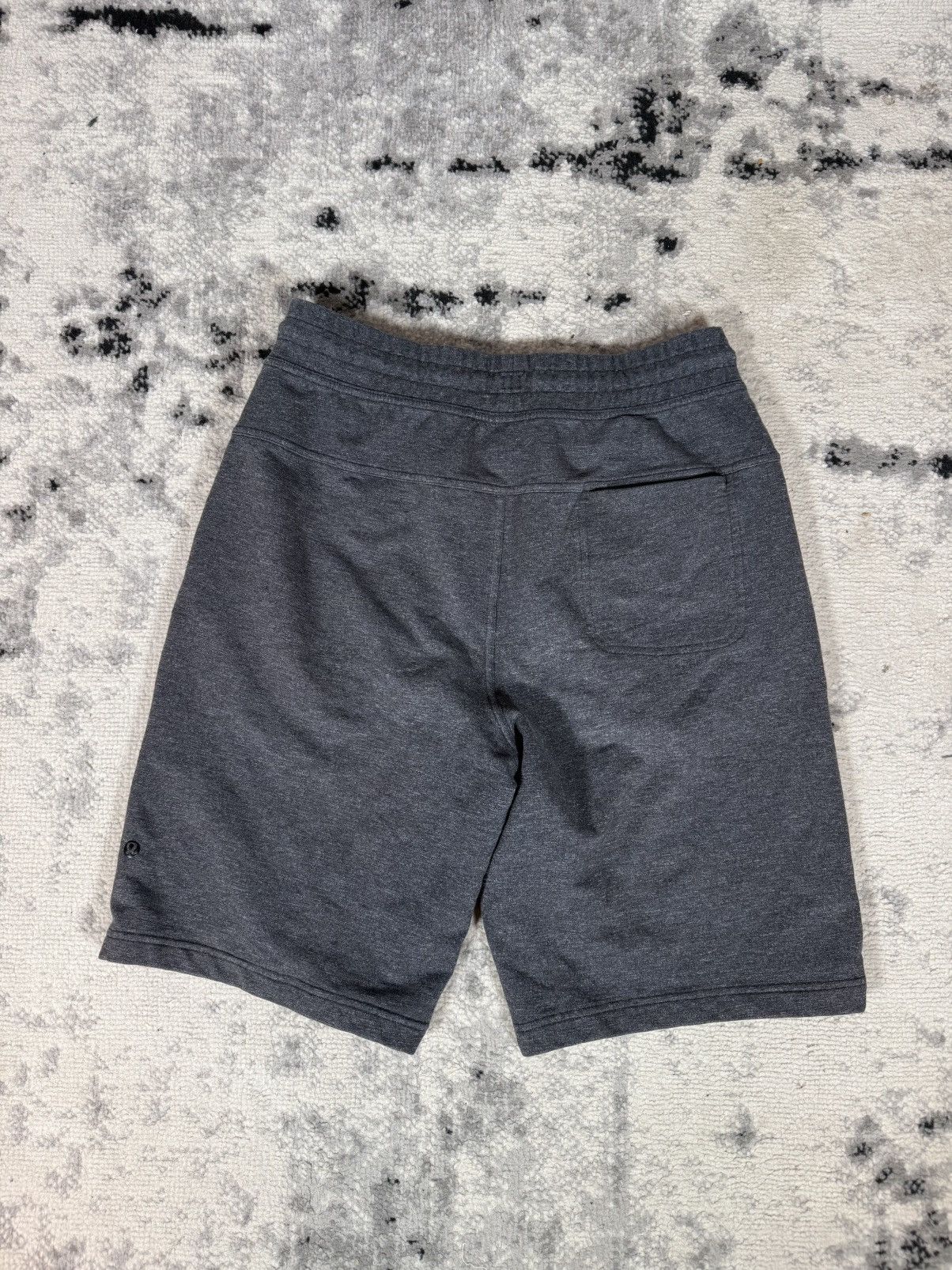 Lululemon Lululemon Athletic Gym Gray Shorts Size US 34 / EU 50 - 2 Thumbnail