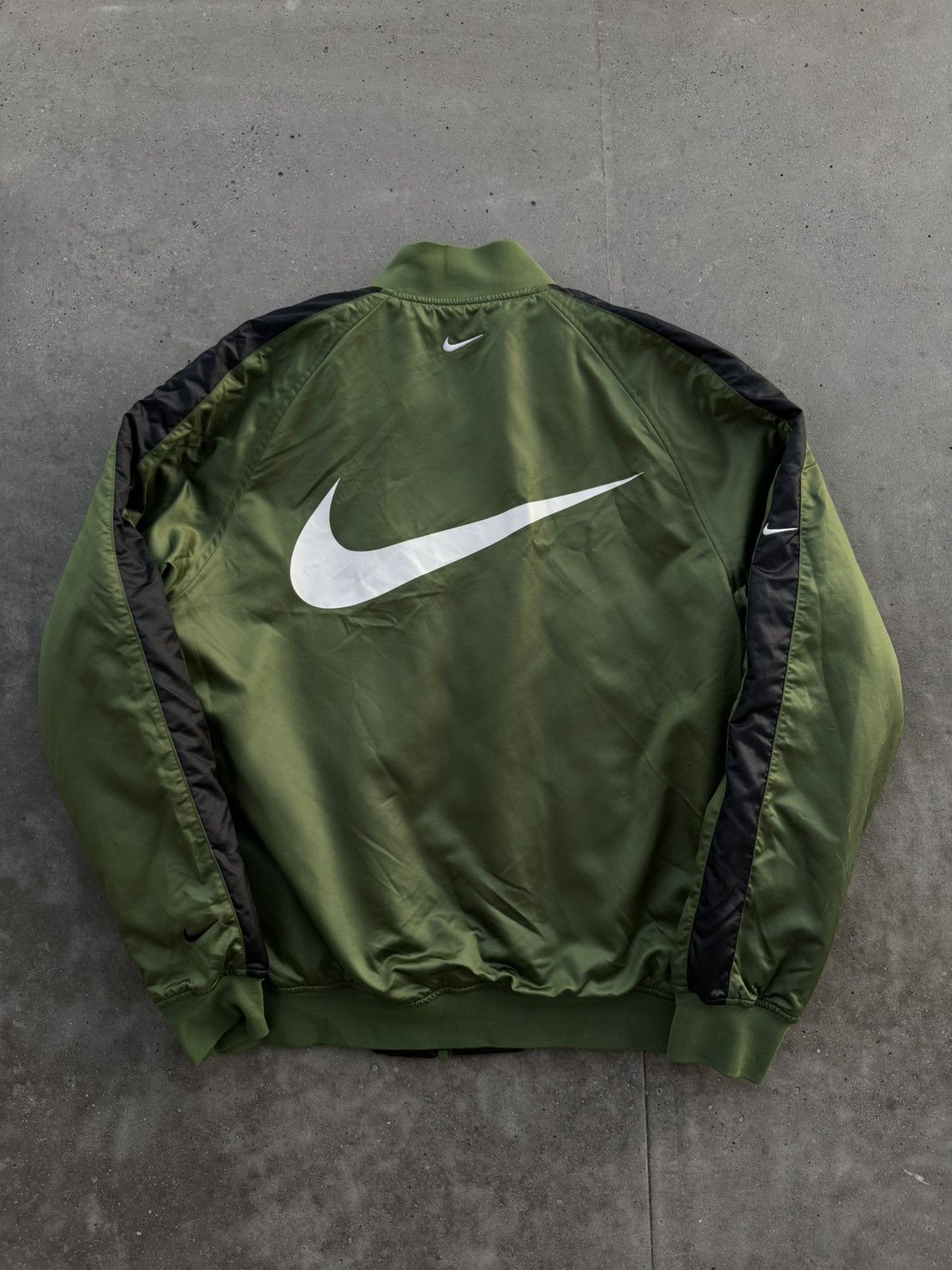 Nike Nike Big logo revers-able SWOOSH Light bomber Jacket Size US M / EU 48-50 / 2 - 1 Thumbnail