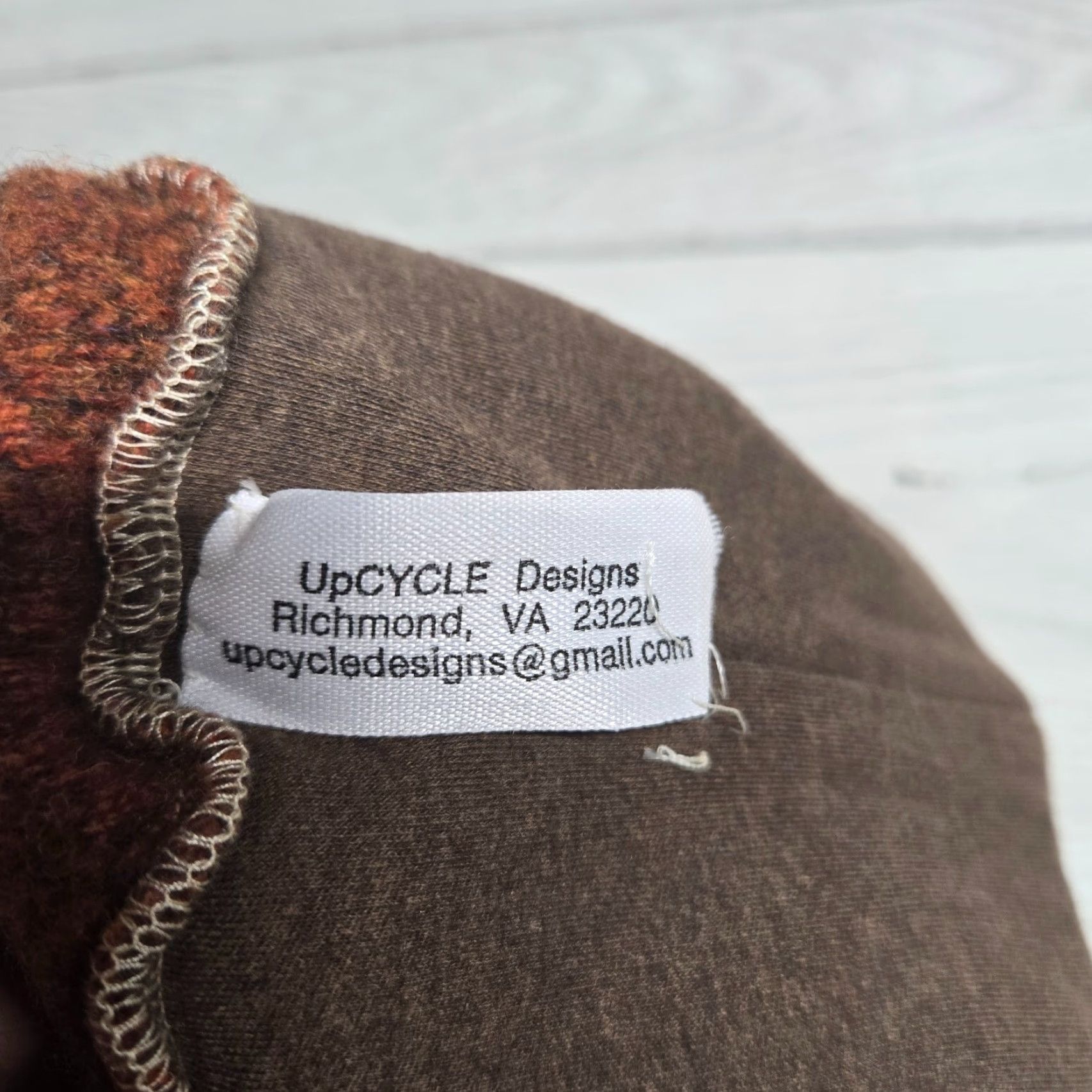 Vintage Beautiful Upcycled Ladies Hat Beanie 2 Tone Brow Knit Handmade Pin Size ONE SIZE - 4 Thumbnail