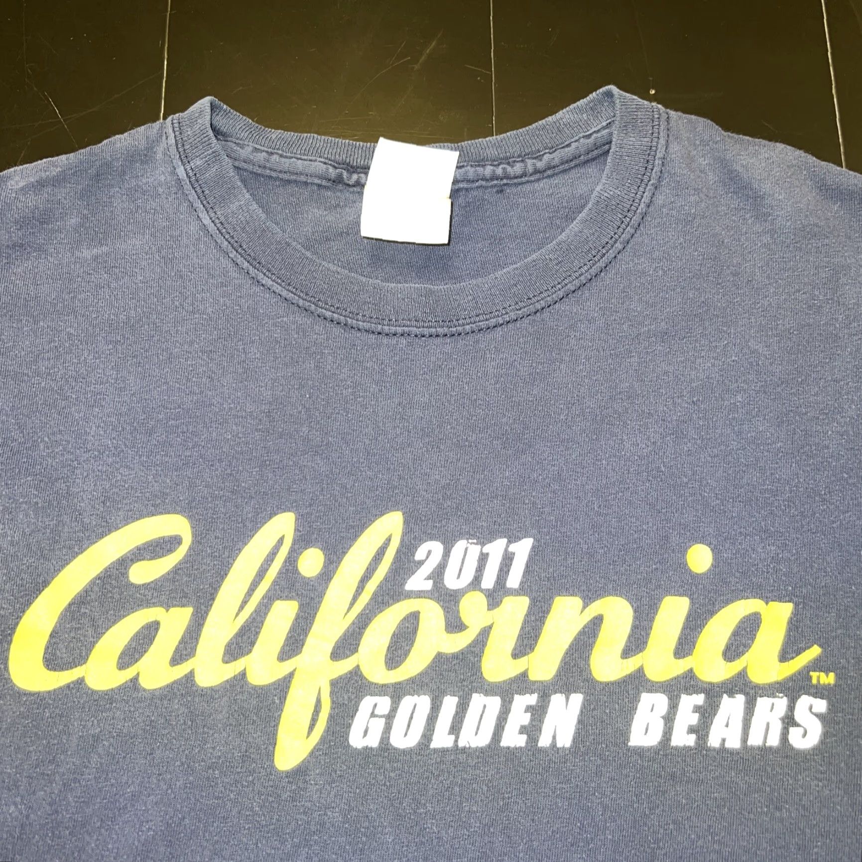 Gildan VINTAGE Cal UC Berkeley Football 2011 Shirt Small Men S Blue Gildan Cotton NCAA Golden Bears Sports Tee Size US S / EU 44-46 / 1 - 4 Thumbnail