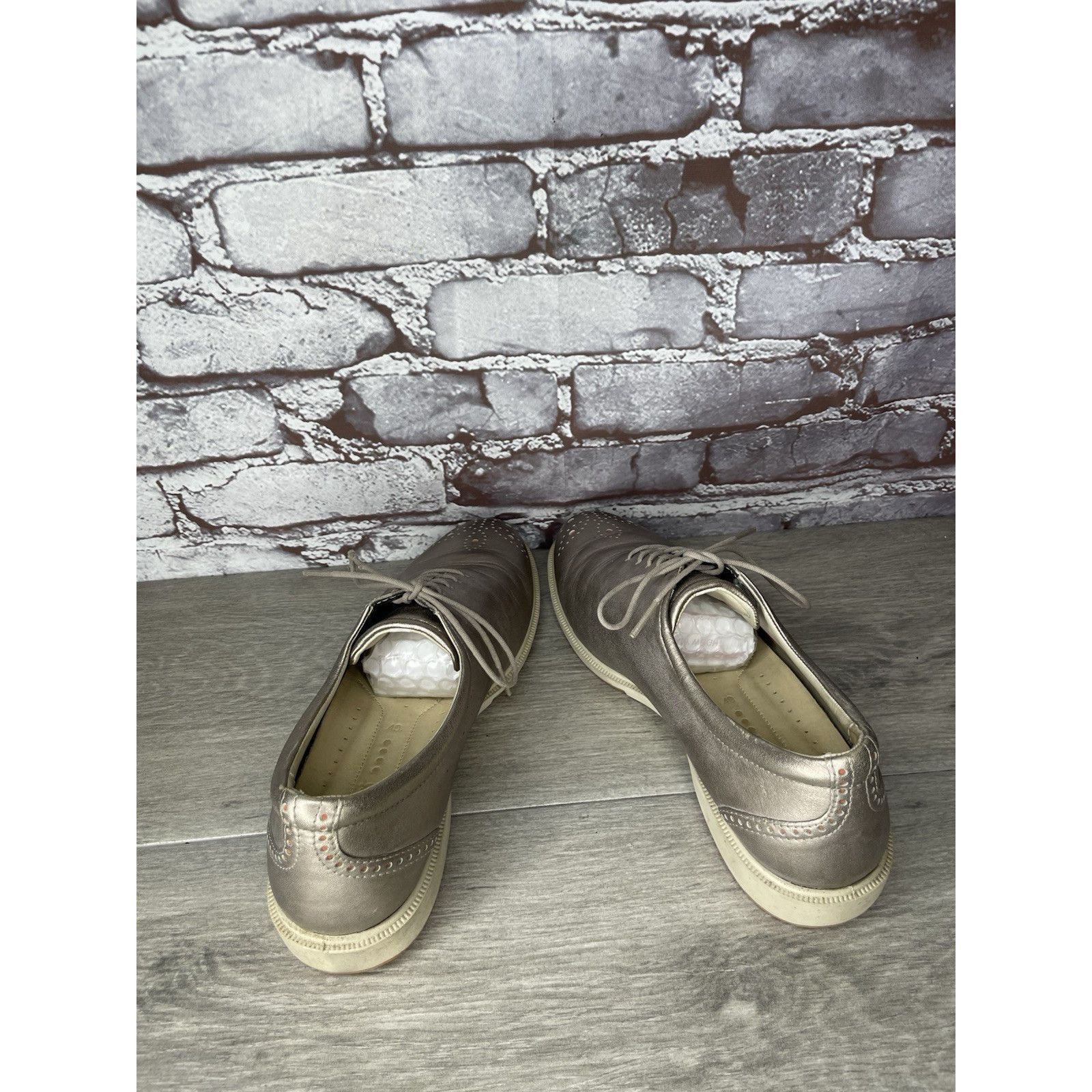 Ecco Ecco Metallic Silver Leather Wingtip Lace Up Golf Shoes Wome Size US 9.5 / IT 39.5 - 5 Thumbnail