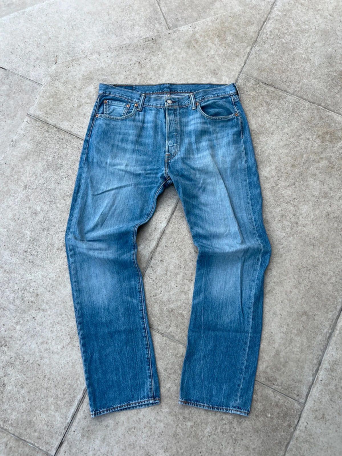 Levi's Levi’s 501 Medium Blue Denim Size US 36 / EU 52 - 2 Thumbnail