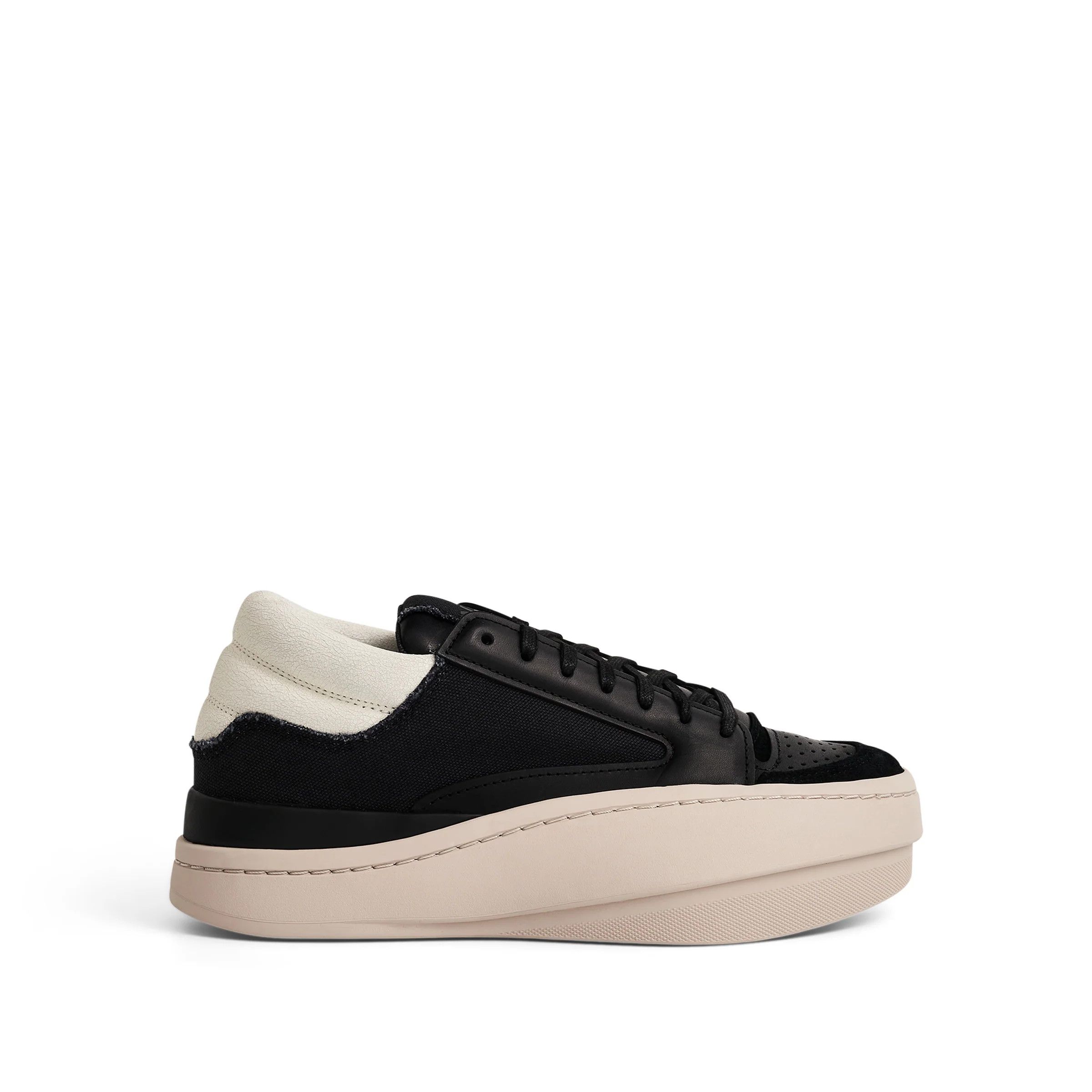 Y-3 o1mris0824 Low Top Sneaker in Black Size US 7 / EU 40 - 1 Thumbnail