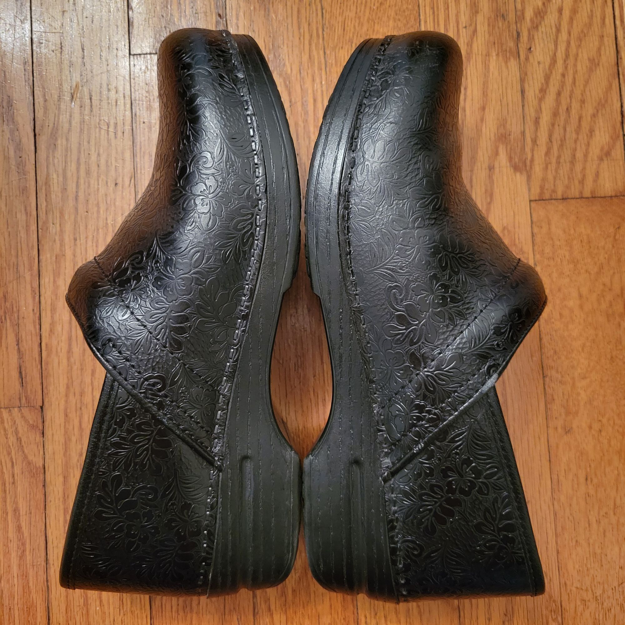 Dansko Dansko XP 42 Black Professional Tooled Floral Leather Clogs Size US 12 / IT 42 - 9 Thumbnail