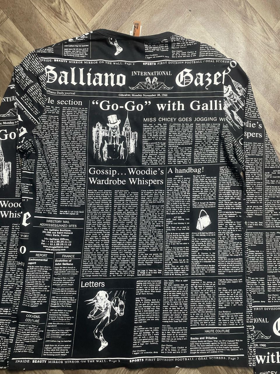 Designer × John Galliano JOHN GALLIANO news paper Fullprint Tee Size XS / US 0-2 / IT 36-38 - 13 Thumbnail