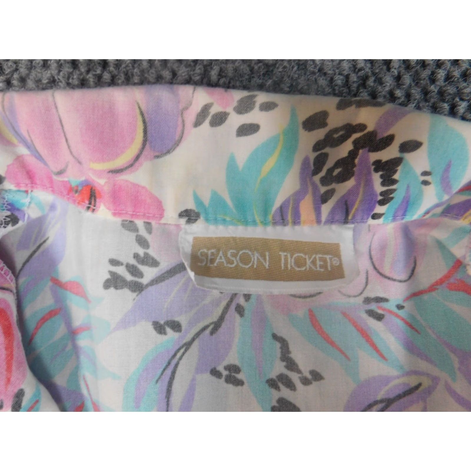Vintage Season Ticket Blouse Womens Large Purple Floral Button Down Short Sleeve Collared Pullover Rayon Purple Floral Casual Classic Stretch L Womens Size L / US 10 / IT 46 - 4 Thumbnail