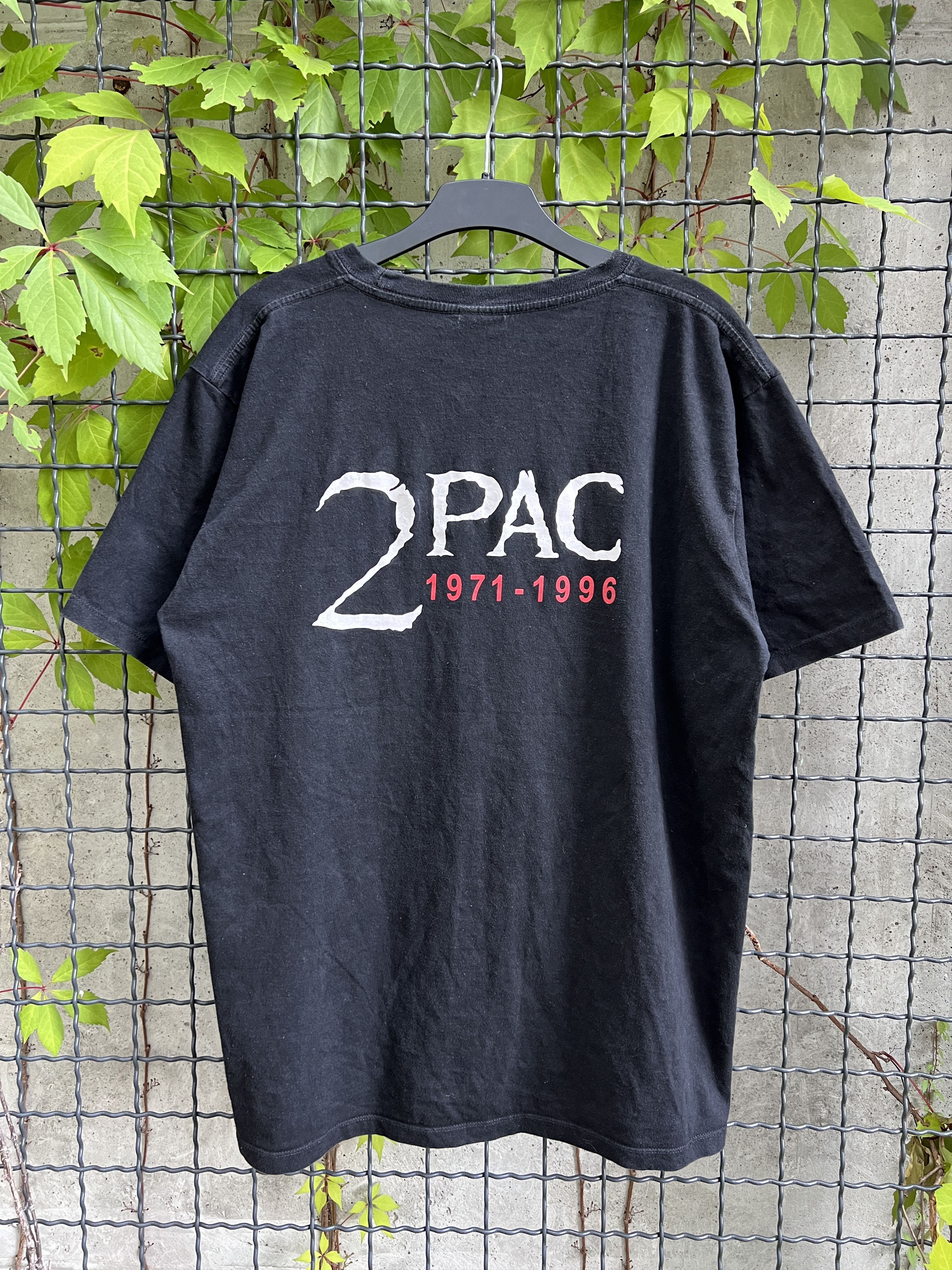 Band Tees × Rap Tees × Vintage Vintage 2Pac 1971-1996 Vintage Memorial Rap T-shirt Size US XL / EU 56 / 4 - 2 Thumbnail
