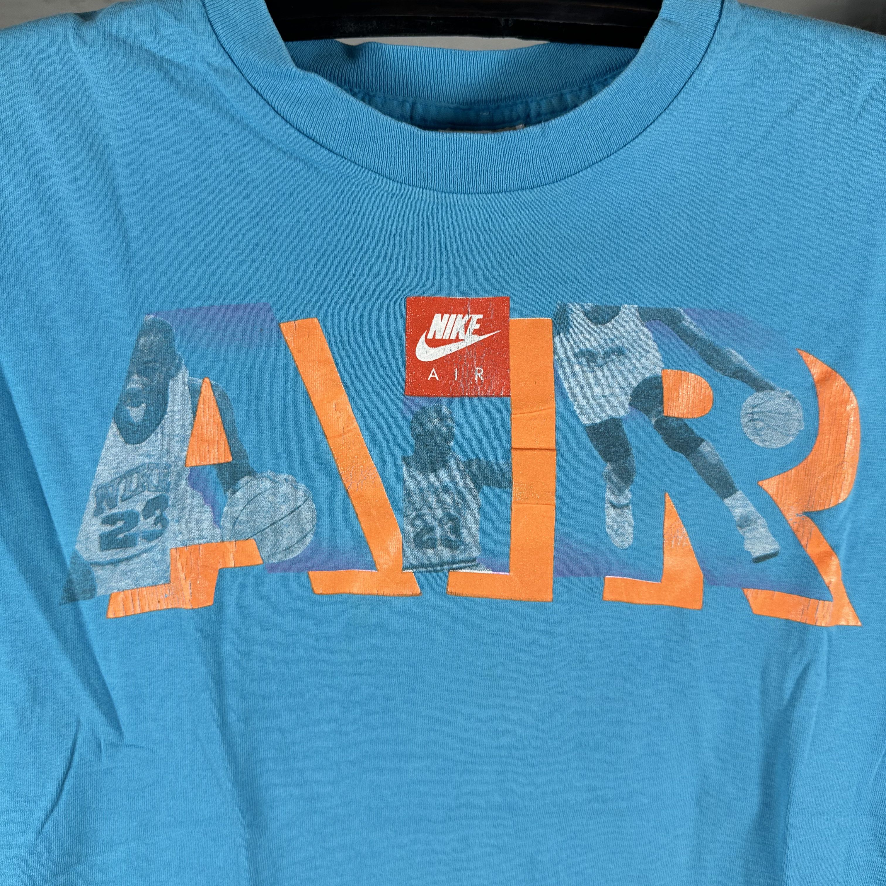 Vintage Vintage 90s Nike Air Michael Jordan Basketball T-shirt Size US L / EU 52-54 / 3 - 2 Thumbnail