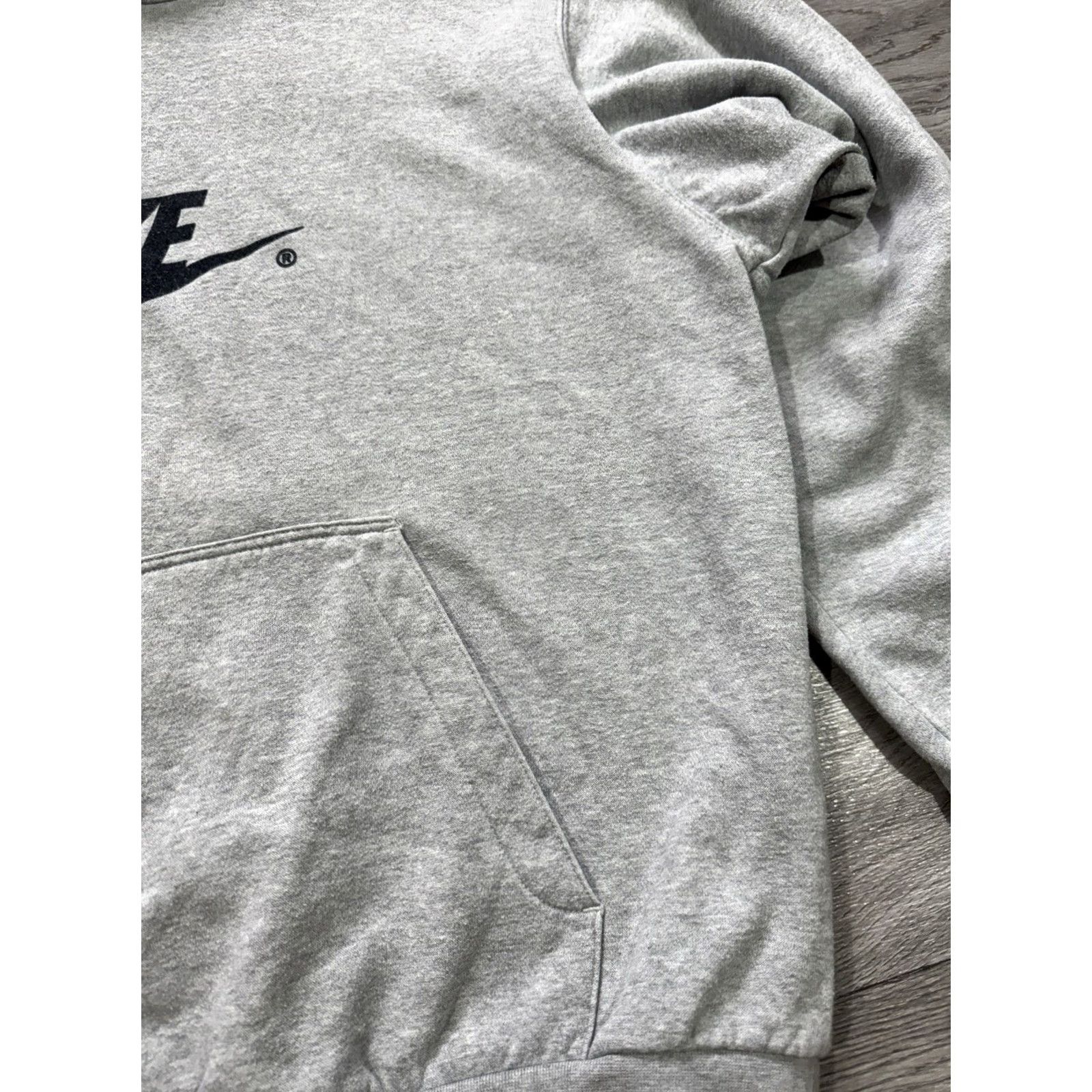 Nike VINTAGE Nike Hoodie Mens L Gray Logo Central 2000s Y2K Size L Size US L / EU 52-54 / 3 - 7 Thumbnail