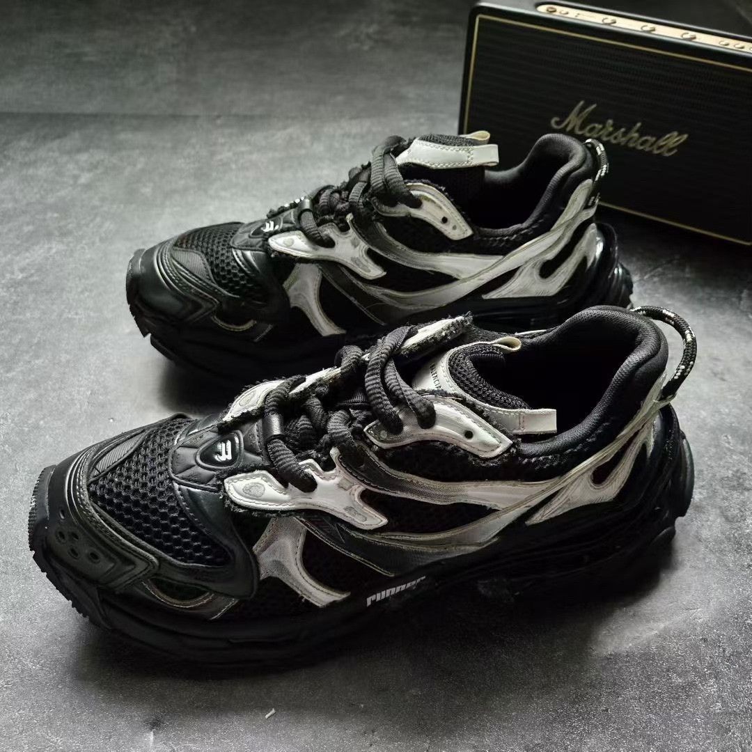 Balenciaga Balenciaga Running Black Lowtop Sneakers 42 Men Size US 9 / EU 42 - 1 Thumbnail