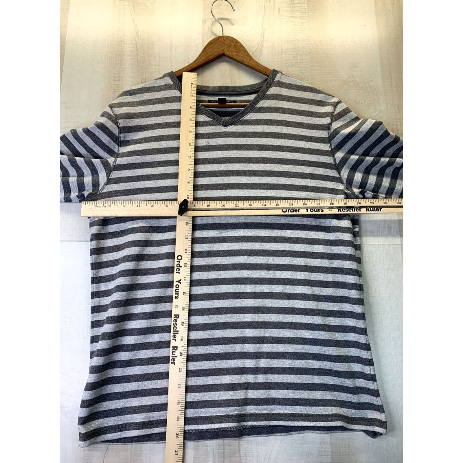 Banana Republic Banana Republic Mens SZ M Gray Stripe V Neck Tight Knit Long Sleeve Shirt -3320 -Pre-Owned Size US M / EU 48-50 / 2 - 2 Thumbnail