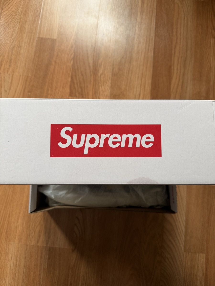 Supreme × Vans Vans x Supreme sk8-hi "Fuck The World" Size US 11 / EU 44 - 5 Thumbnail