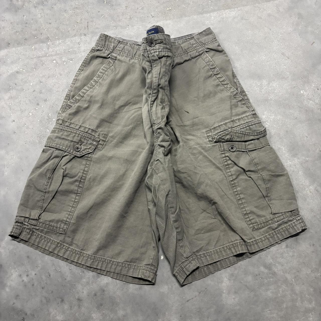 Crazy Vintage Y2K/2000s Baggy Grunge Faded Khaki Green Skater Style Cargo Shorts!