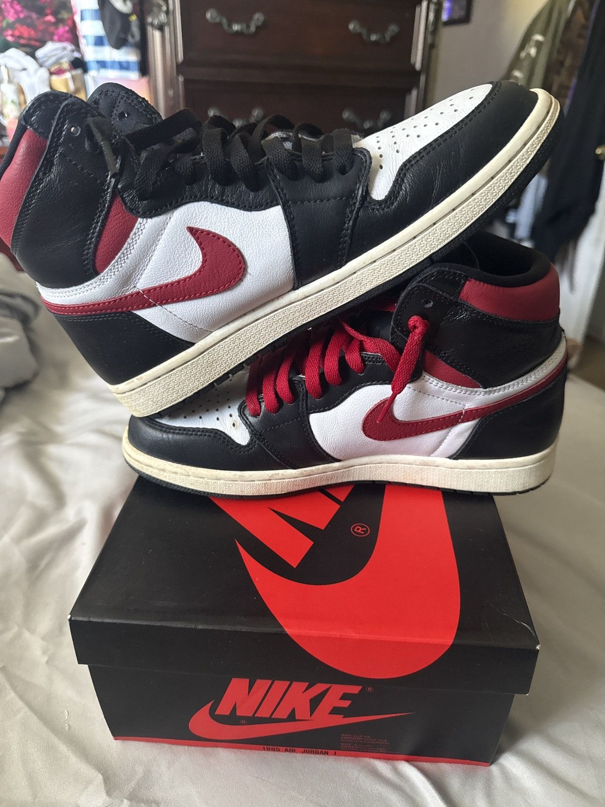 Jordan Brand Jordan 1 High “Gym Red” Size US 8.5 / EU 41-42 - 4 Thumbnail
