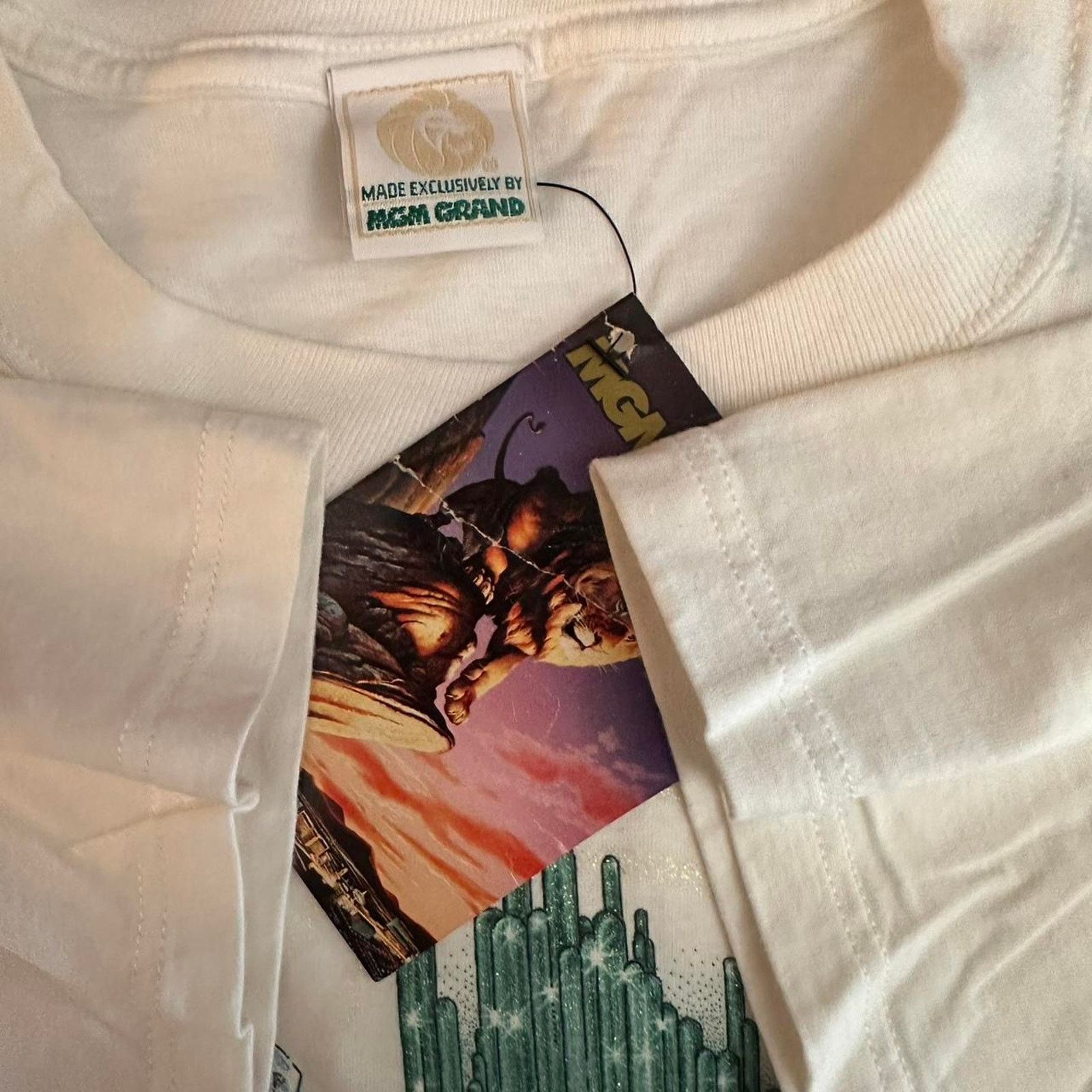 Vintage Vintage 1993 Wizard of Oz MGM Grand Shirt Size US XL / EU 56 / 4 - 8 Thumbnail