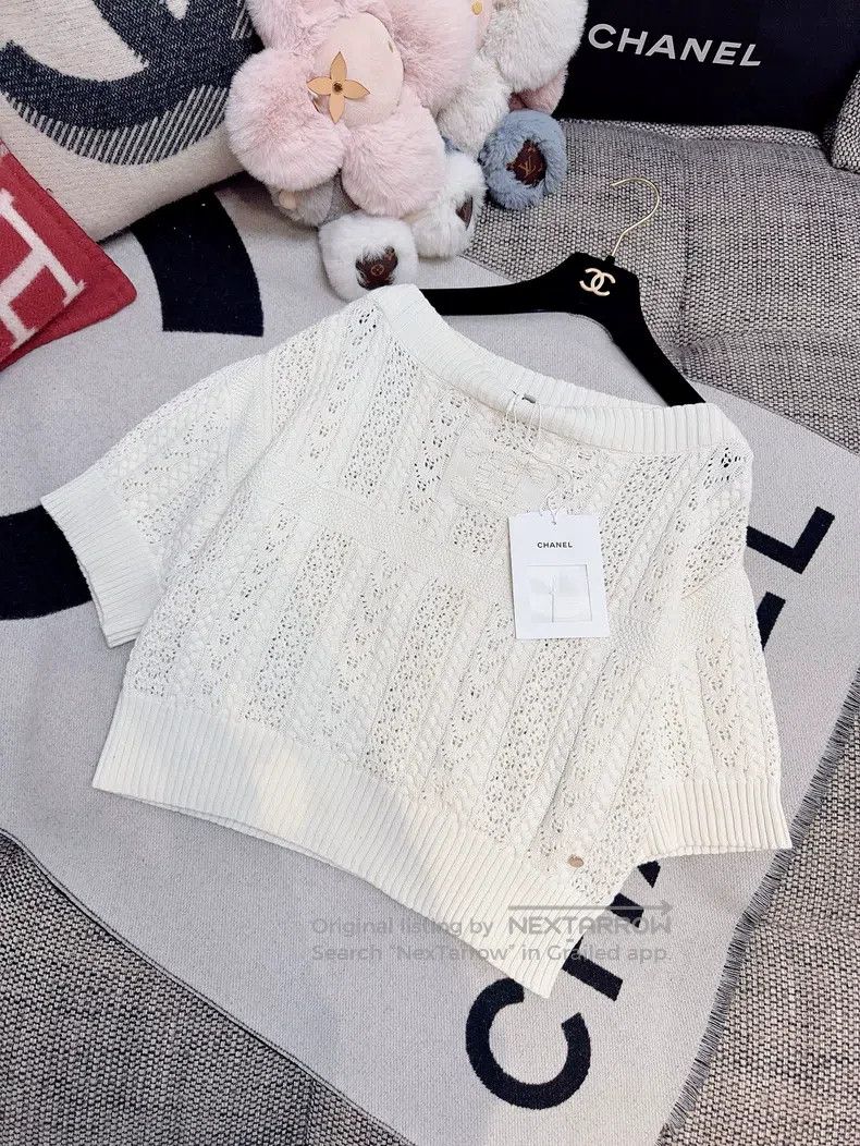 Chanel Chanel Beige hollow A-neck knitted short sleeves Size XXS / US 00 / IT 34 - 1 Thumbnail