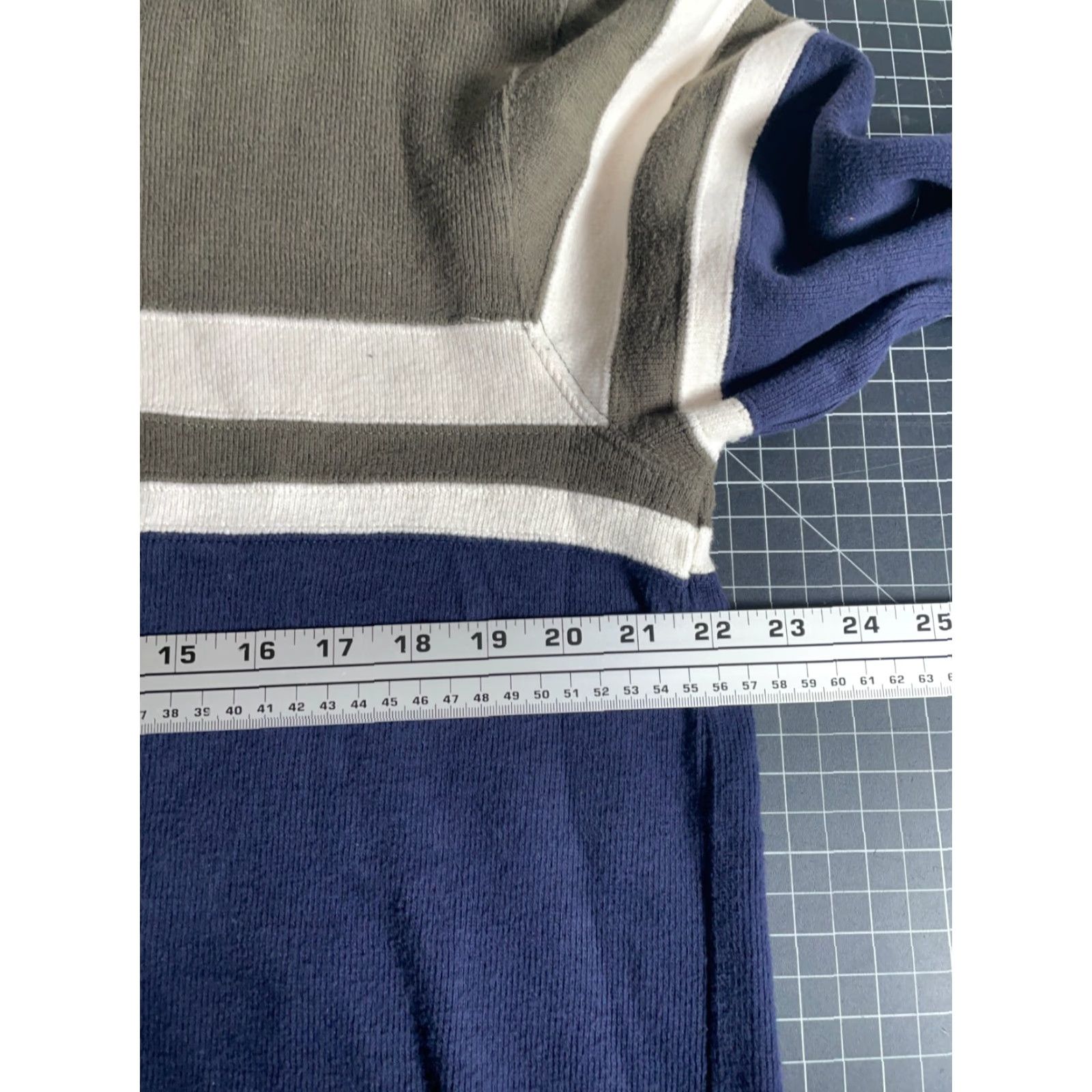 Vintage VINTAGE Y2K Style Sweater Men’s Large Blue Green Striped V-Neck Knit Punk Skater VTG Pullover Casual Hipster Preppy Retro Mens Size US L / EU 52-54 / 3 - 5 Thumbnail