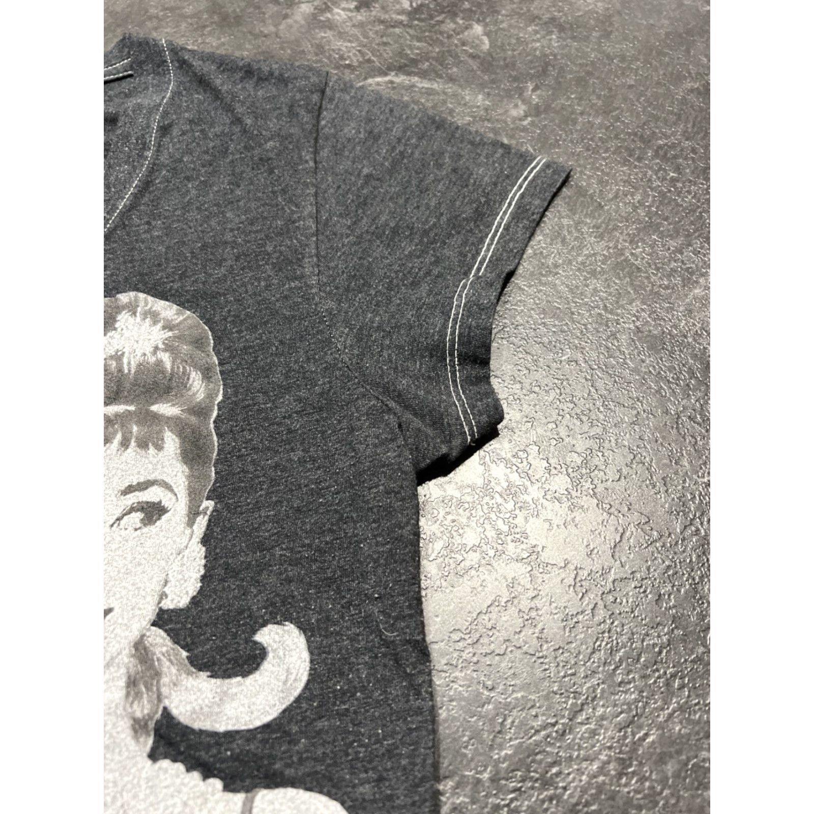 Vintage VINTAGE Breakfast At Tiffanys Audrey Hepburn V-Neck T-Shirt Women XL Gray Casual Top Size XL / US 12-14 / IT 48-50 - 5 Thumbnail