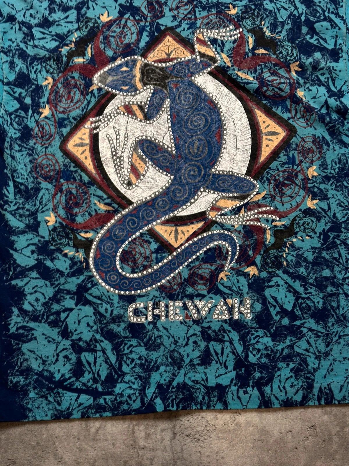 Vintage 90s lizard fullprint r shirt exotic