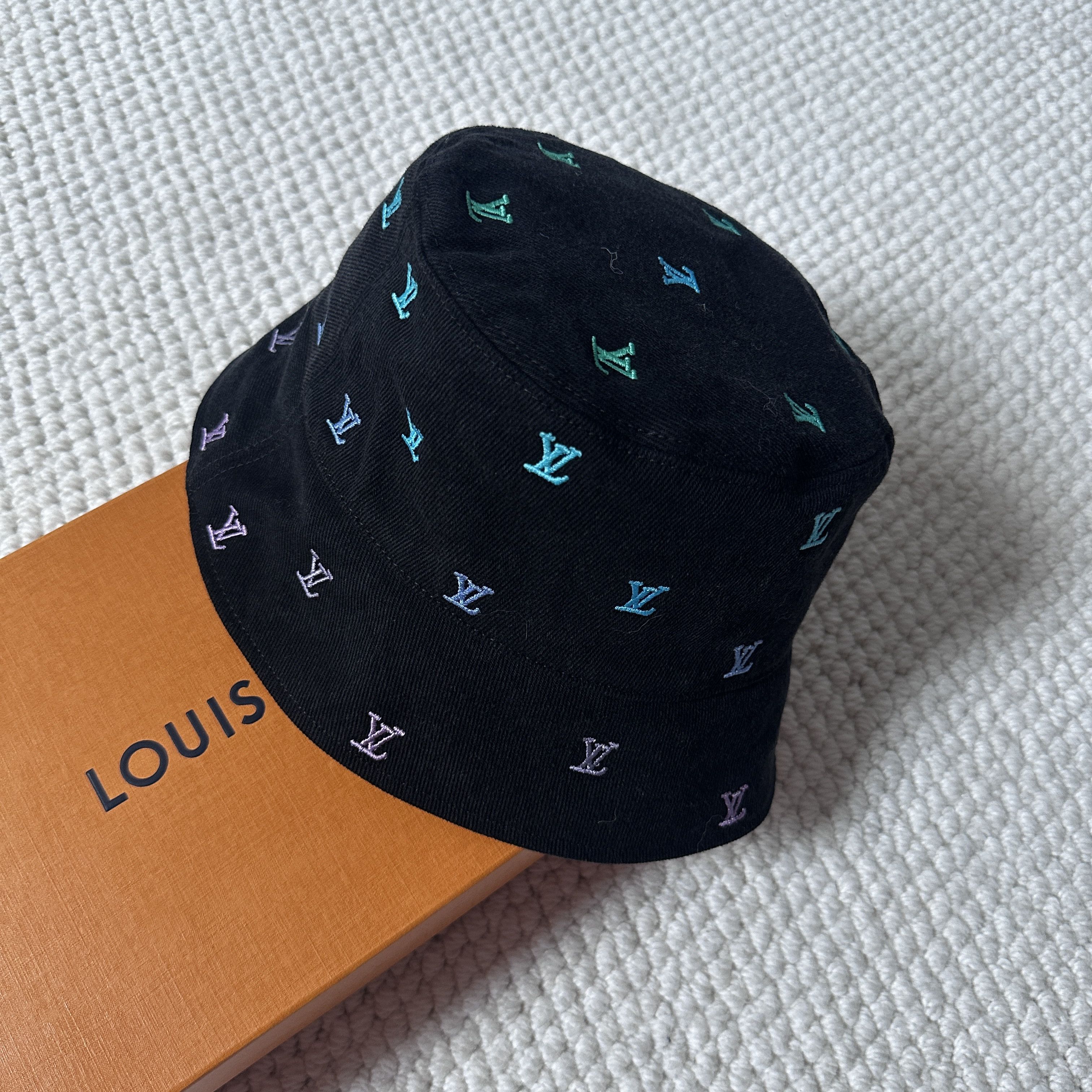 Louis Vuitton LV Blason Shading Denim Reversible Bucket Hat Size ONE SIZE - 12 Thumbnail