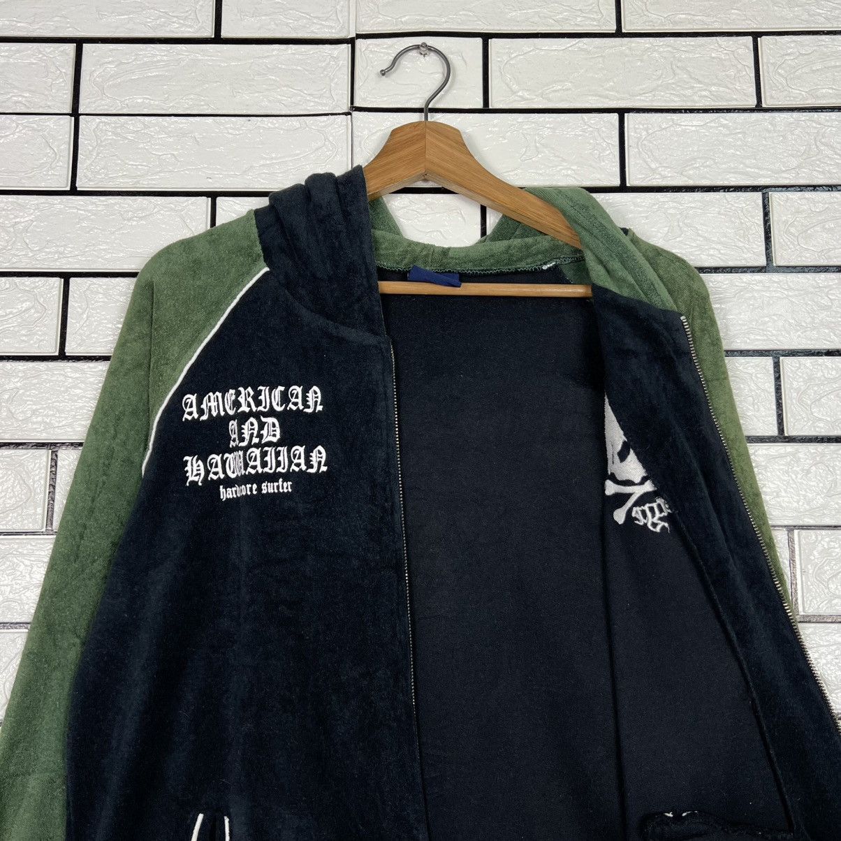 Vintage AMERICAN AND HAWAIIAN Hard Core Surfer Hoodies #4108-C187 Size US L / EU 52-54 / 3 - 14 Thumbnail