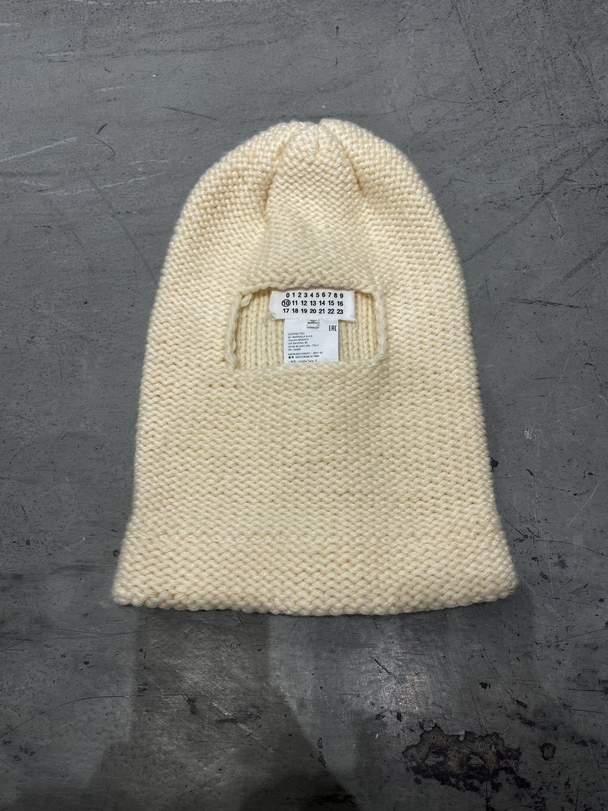 image of Maison Margiela Fw21 Mohawk Knit Balaclava Mask in Cream, Men's