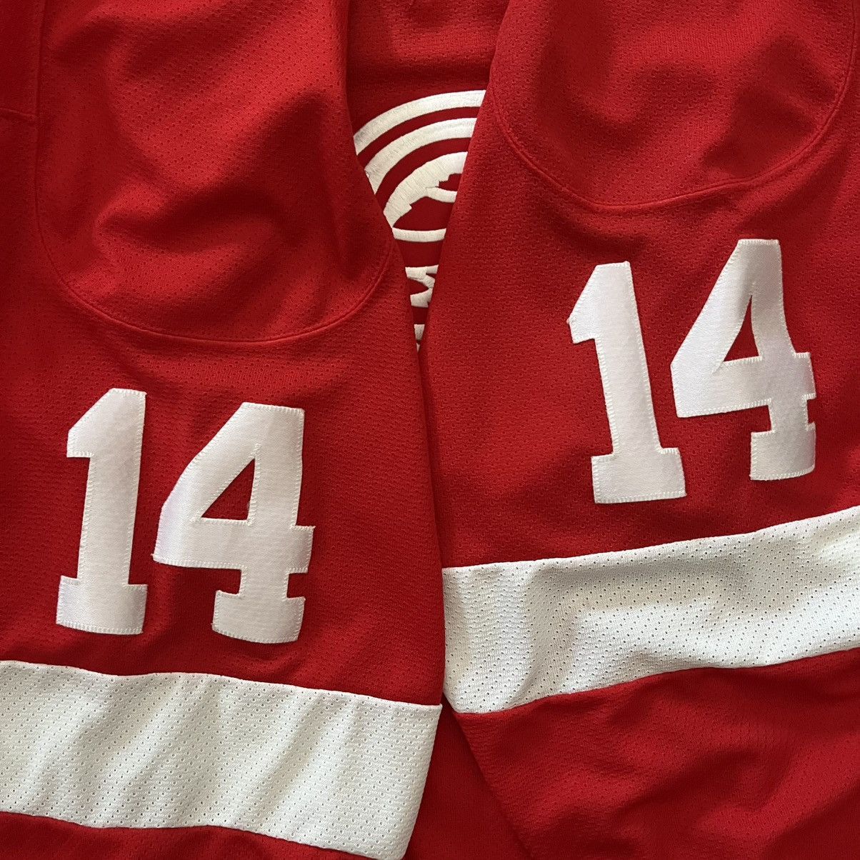 Ccm × NHL VintageCCM Detroit RedWings#14 Brendan Shanahan HockeyJersey Size US L / EU 52-54 / 3 - 9 Thumbnail