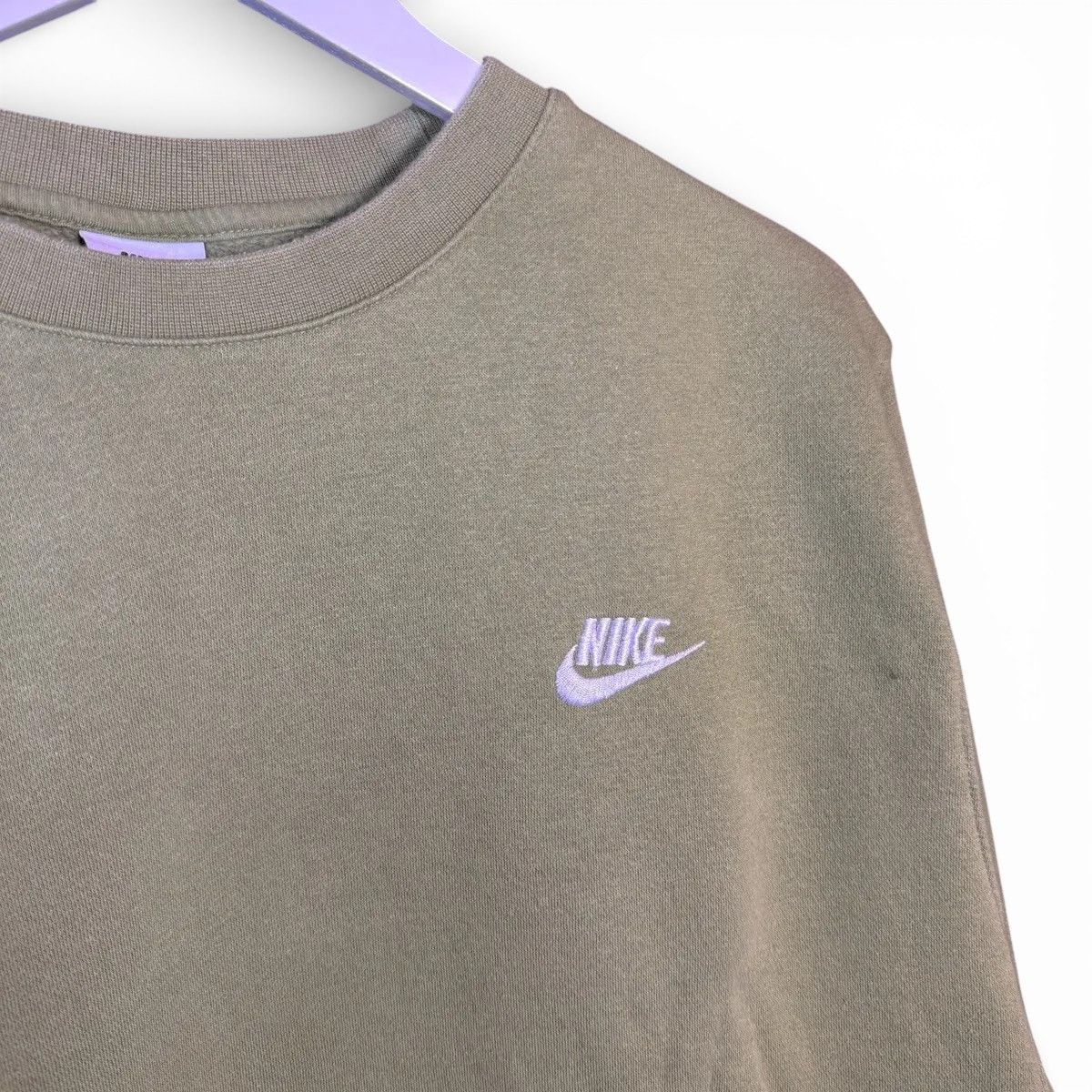 Nike Nike Embroidered Club Swoosh Logo Crewneck Sweatshirt Size US L / EU 52-54 / 3 - 2 Thumbnail