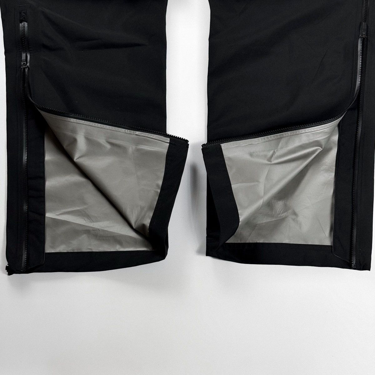 Adidas × Maharishi Adidas Arsenal x Maharishi Gore-Tex Membrane Pants Size US 38 / EU 54 - 4 Thumbnail