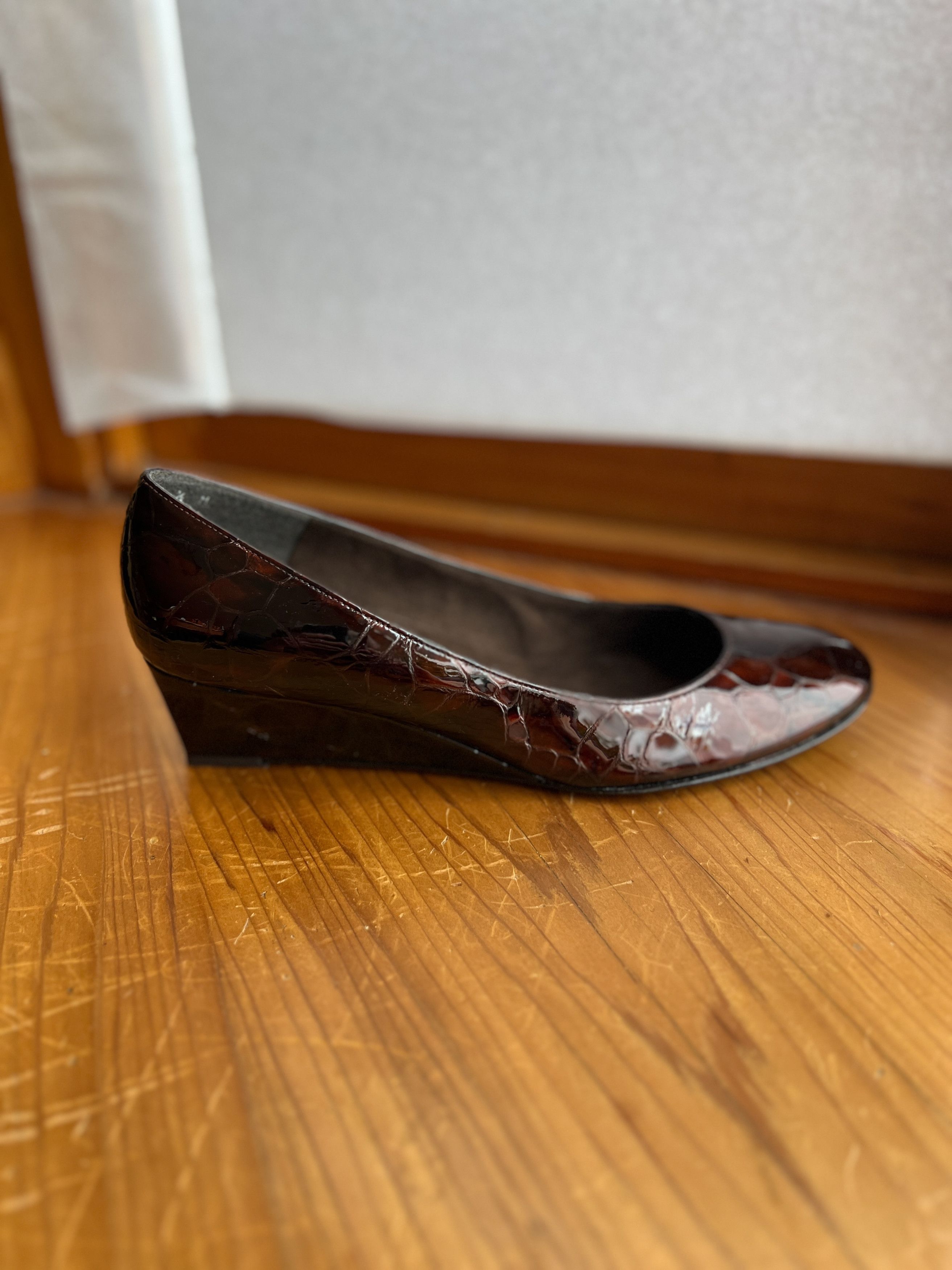 Stuart Weitzman Brown Alligator Stuart Weitzman Wedges Size US 9.5 / IT 39.5 - 11 Thumbnail