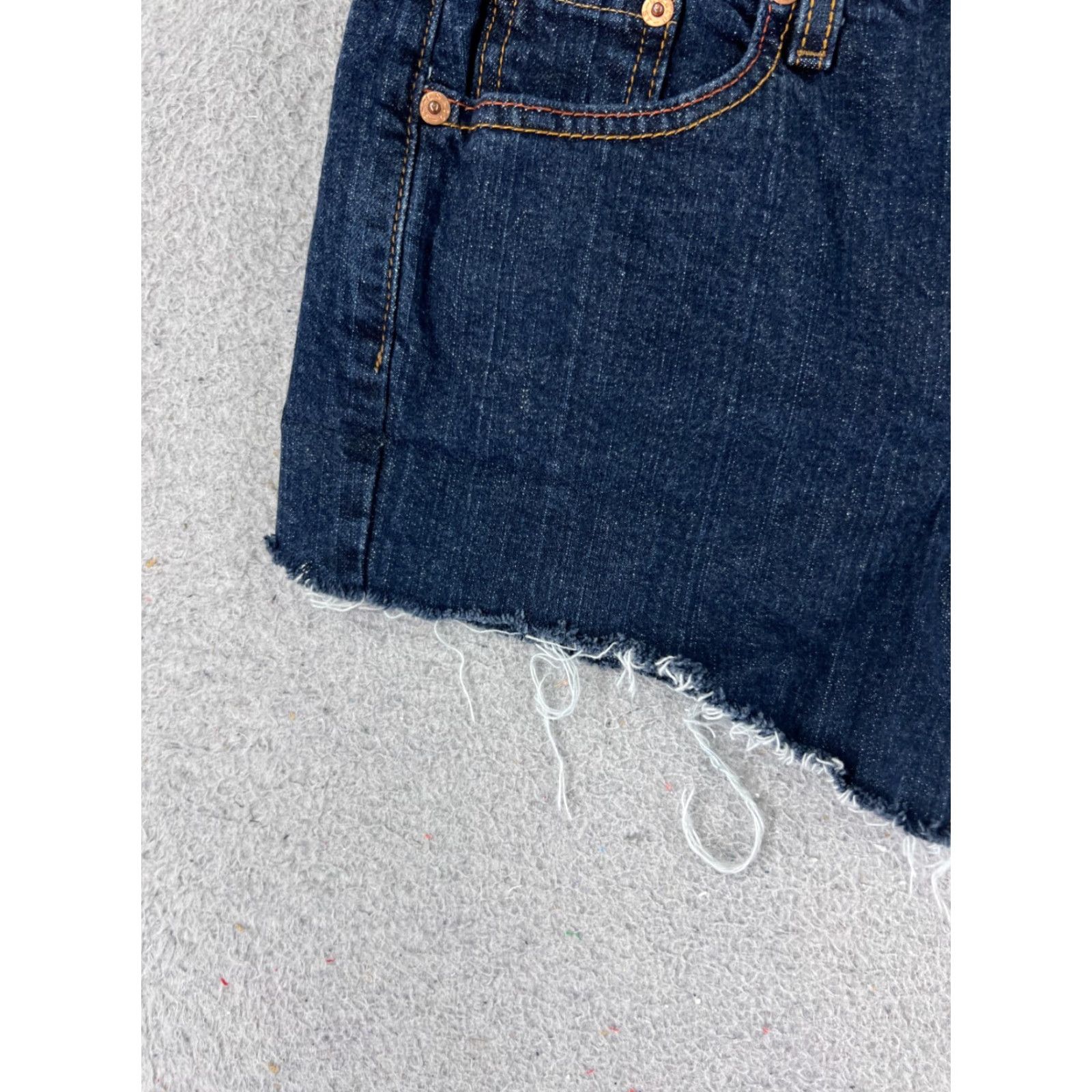 Levi's Levi's Shorts Womens 4 Blue Denim Jean 505 Cutoff Dark Wash Cotton Blend 26x3 Short Casual Womens Size 27" / US 4 / IT 40 - 3 Thumbnail