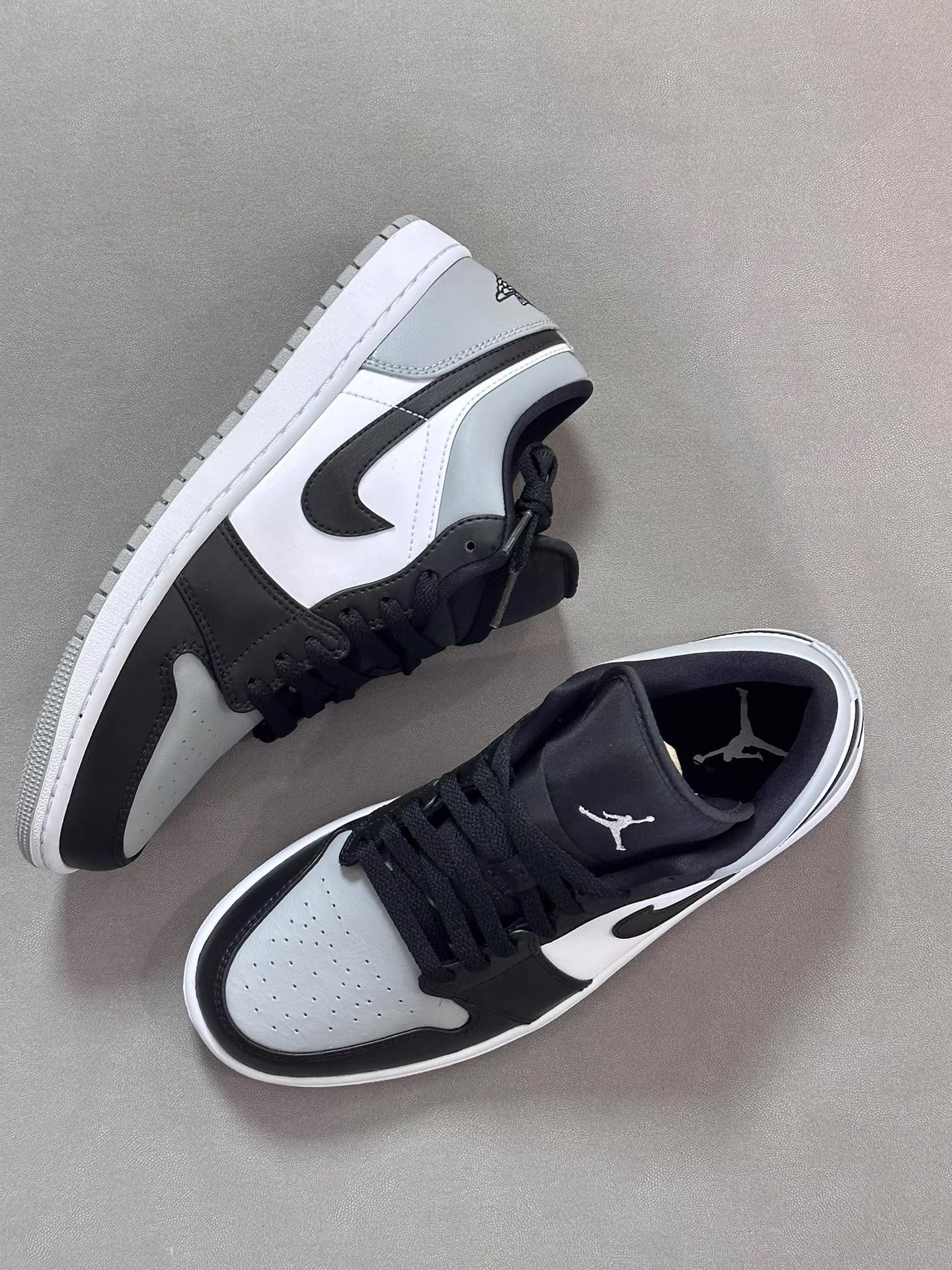 Nike Air Jordan 1 Low Smoke Grey Ｑ20 Size US 8.5 / EU 41-42 - 2 Thumbnail