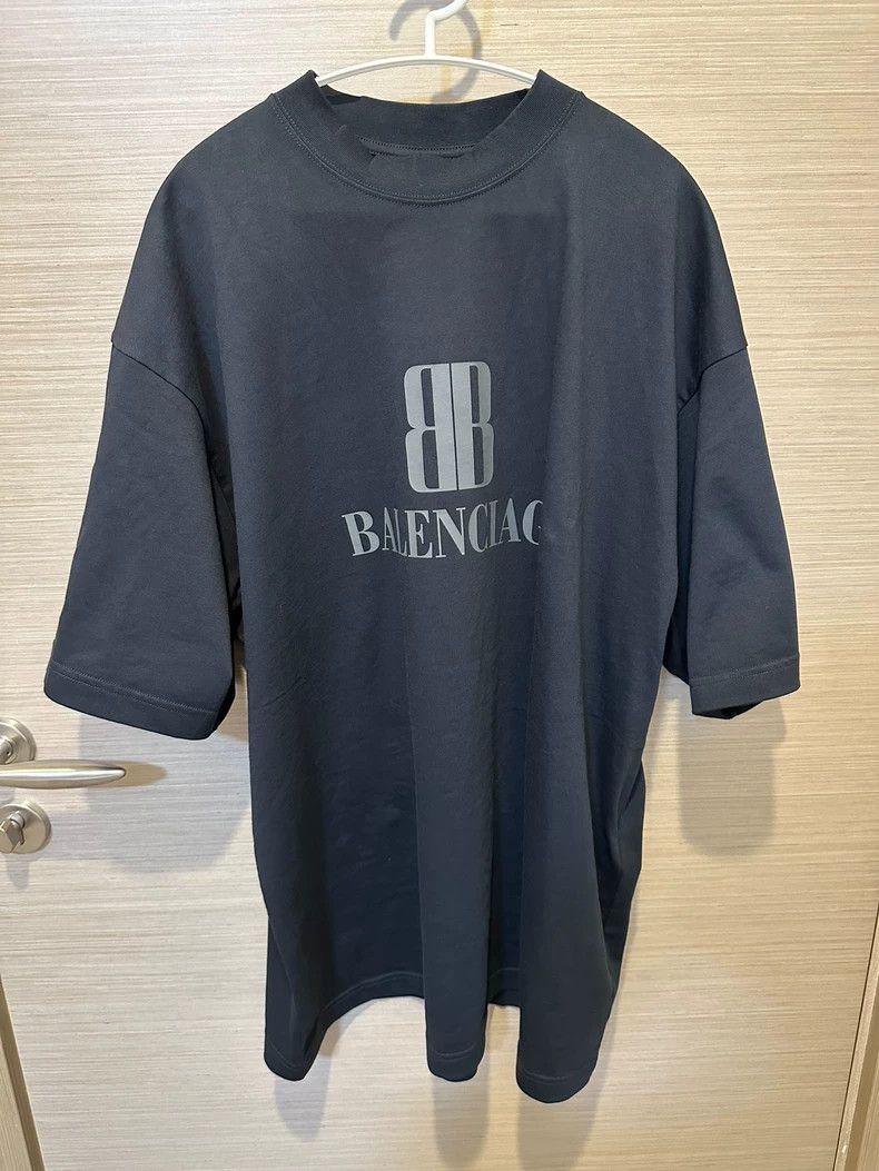 Balenciaga Balenciaga BB Medium T-shirt Size US S / EU 44-46 / 1 - 1 Thumbnail