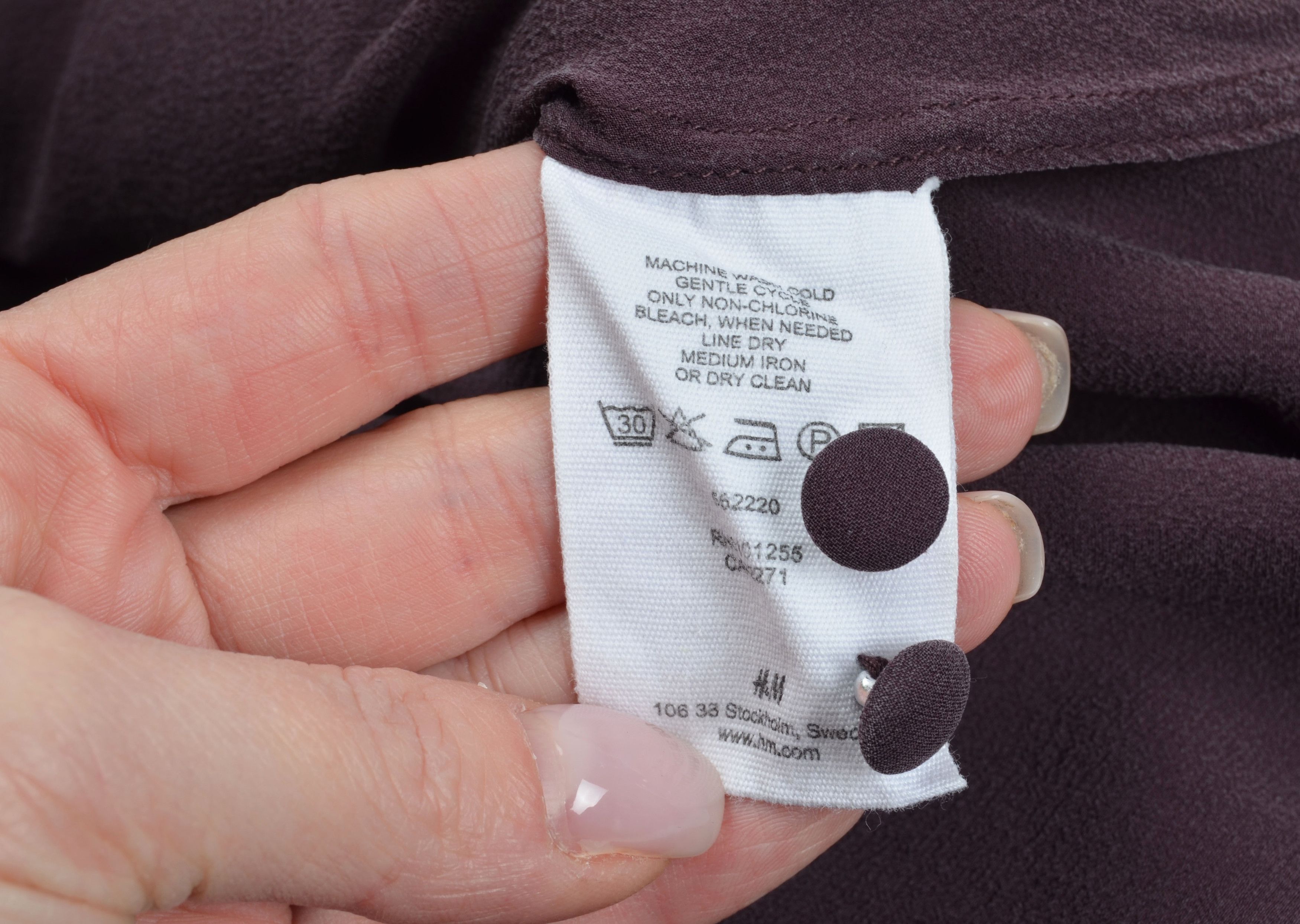 Designer × H&M × Karl Lagerfeld Karl Lagerfeld For H&M Burgundy Silk Flared Mini Dress Size M / US 6-8 / IT 42-44 - 8 Thumbnail