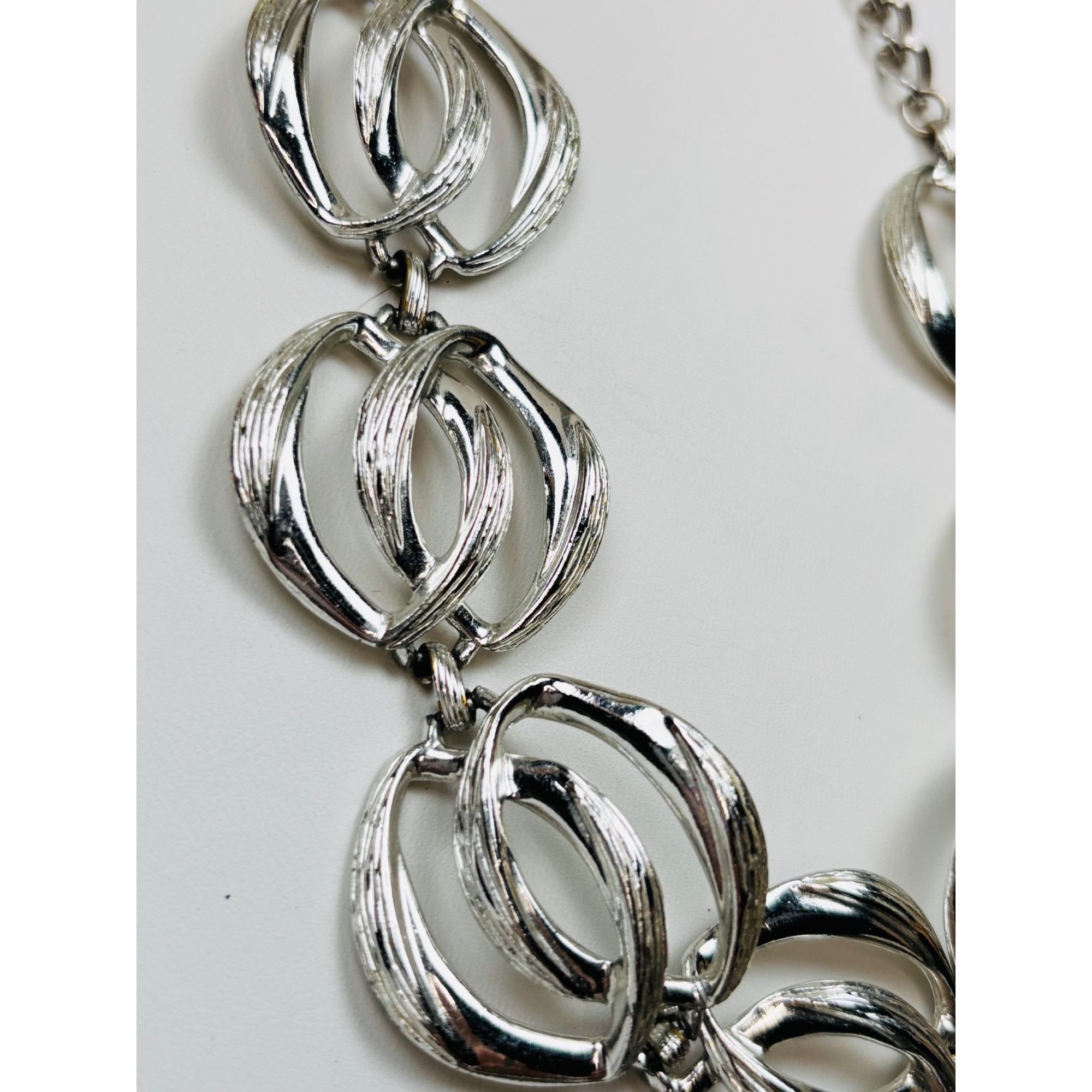 Other Vintage Silver-Tone Statement Necklace With Interlocking Ova Size ONE SIZE - 5 Thumbnail