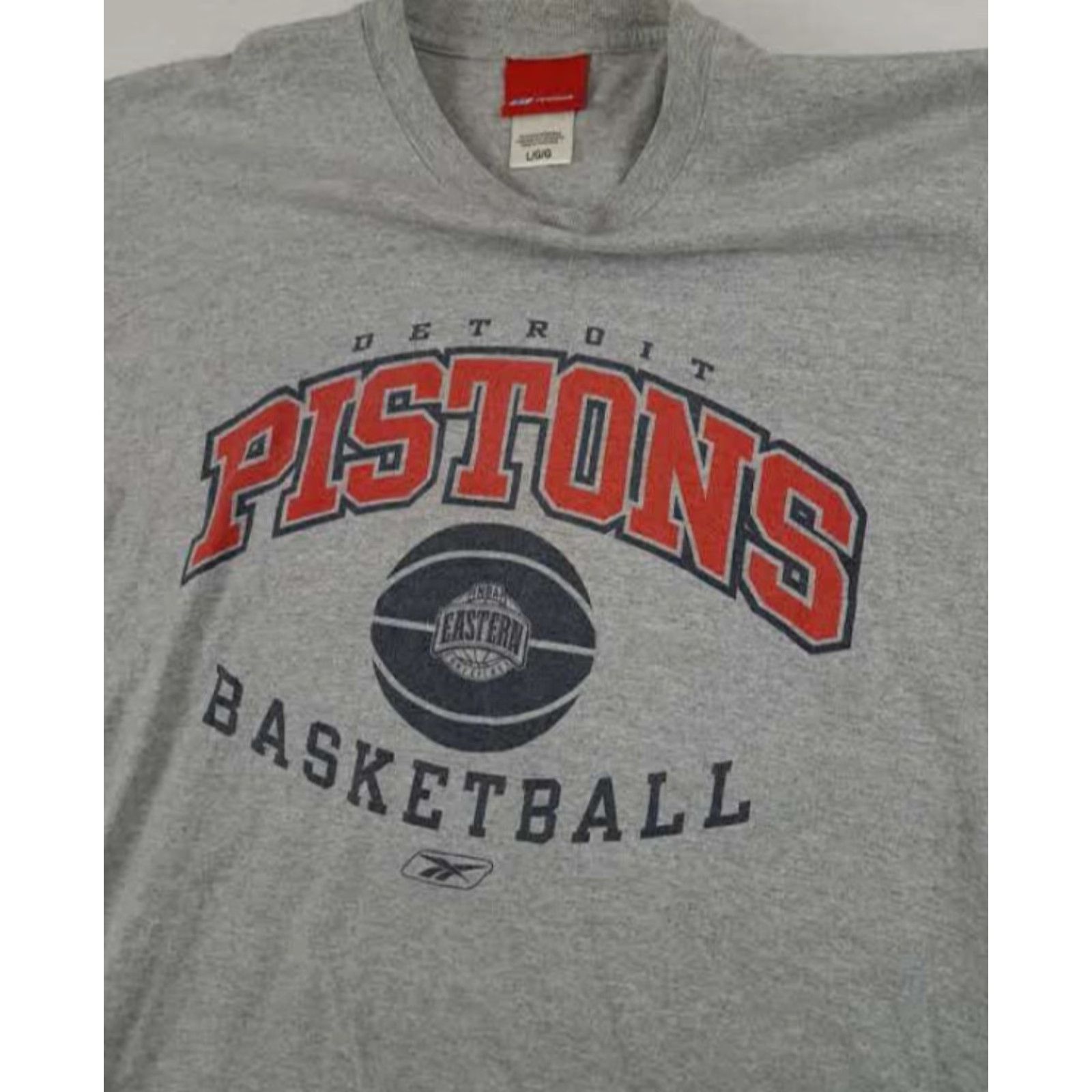 Reebok VINTAGE Detroit Pistons Basketball T-Shirt Reebok L Gray Men Short Sleeve 1990s Sports Shirt Mens Size US L / EU 52-54 / 3 - 3 Thumbnail
