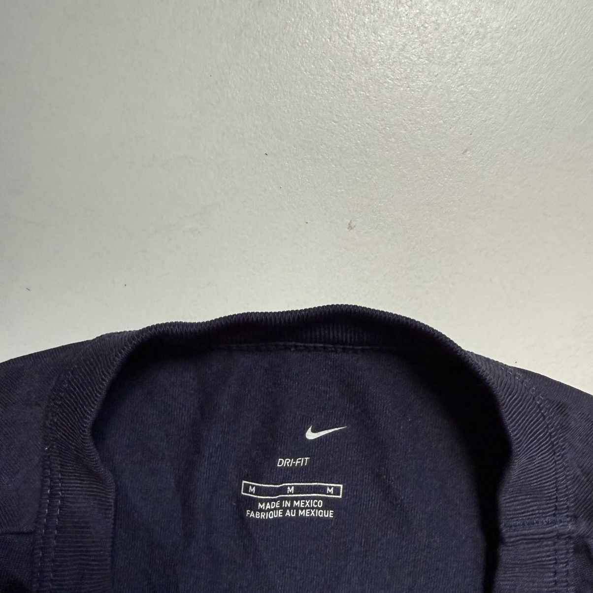 Nike Vintage Nike Tiny Swoosh T-Shirt Size US M / EU 48-50 / 2 - 5 Thumbnail