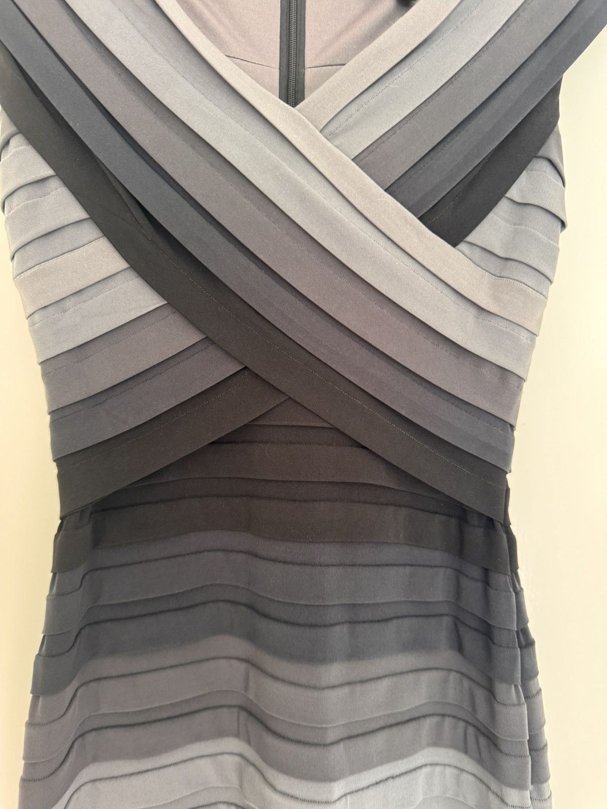 Tadashi Shoji Tadashi Shoji Ombré Bandage Bodycon Dress XS Size XS / US 0-2 / IT 36-38 - 4 Thumbnail