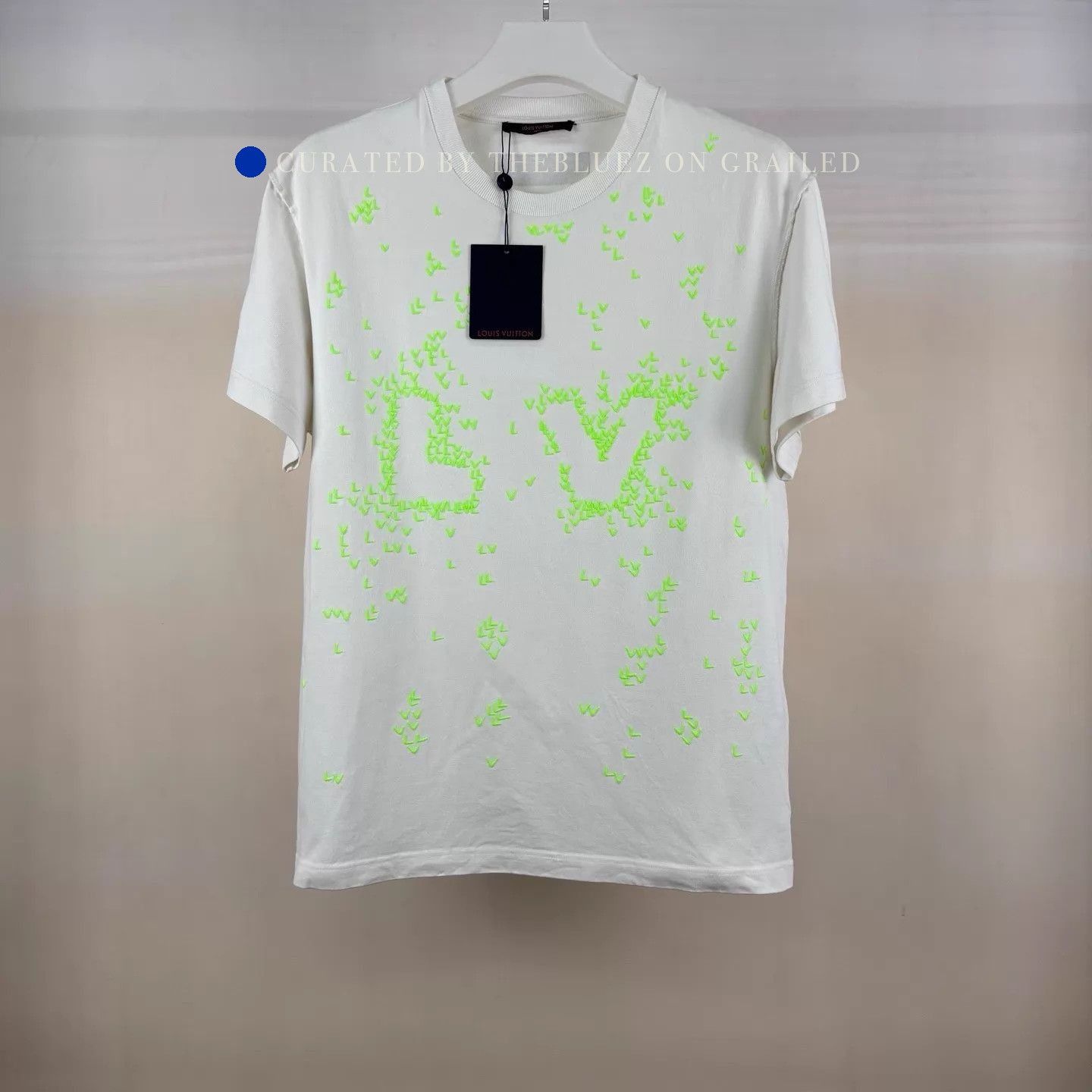 Louis Vuitton Embroidered White Tee with Green Plane Design Size US XL / EU 56 / 4 - 1 Thumbnail