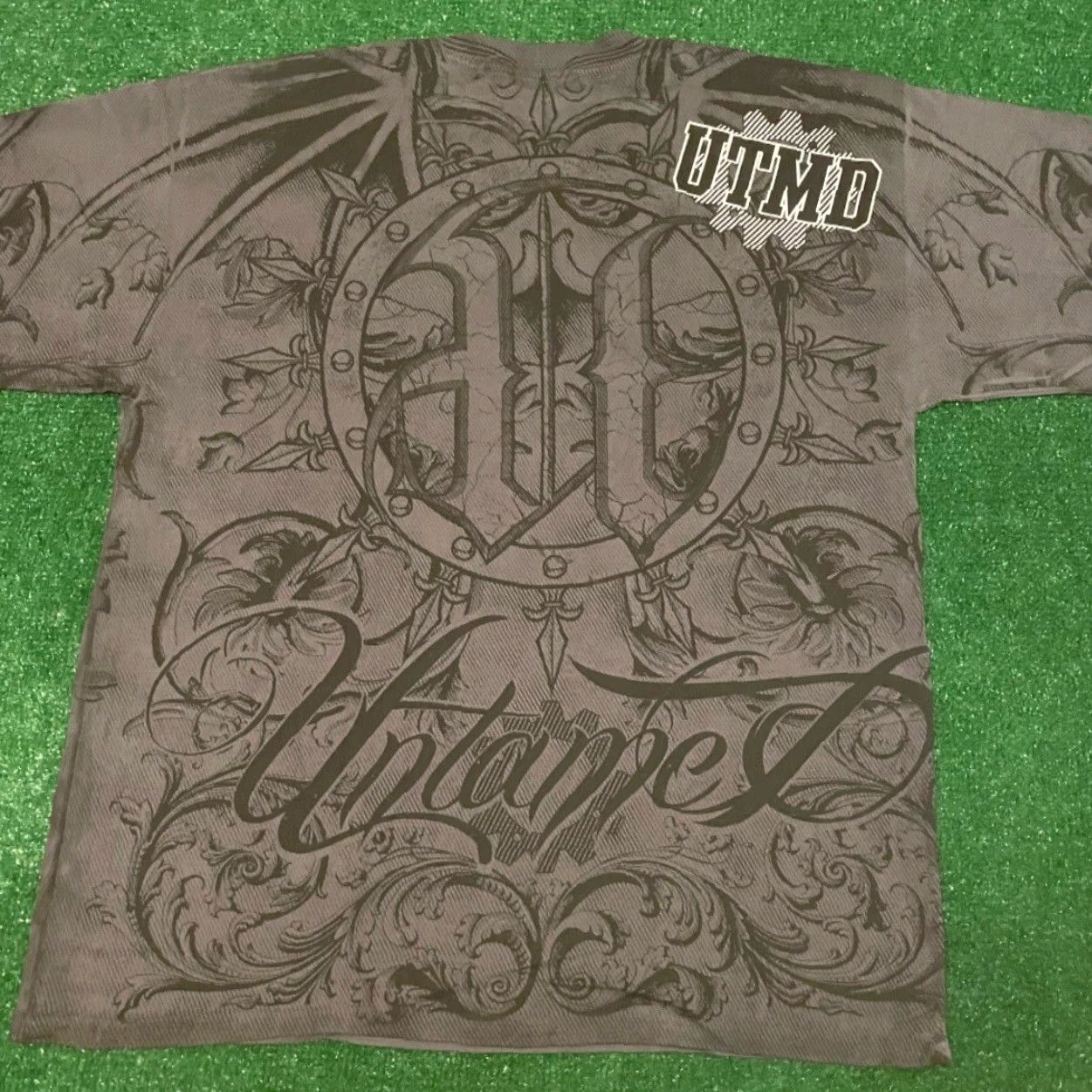 Logo 7 VINTAGE Untamed MMA All Over Print Wings Grunge Punk VTG Shirt Mens XL Gray Logo T-Shirt Size US XL / EU 56 / 4 - 2 Thumbnail