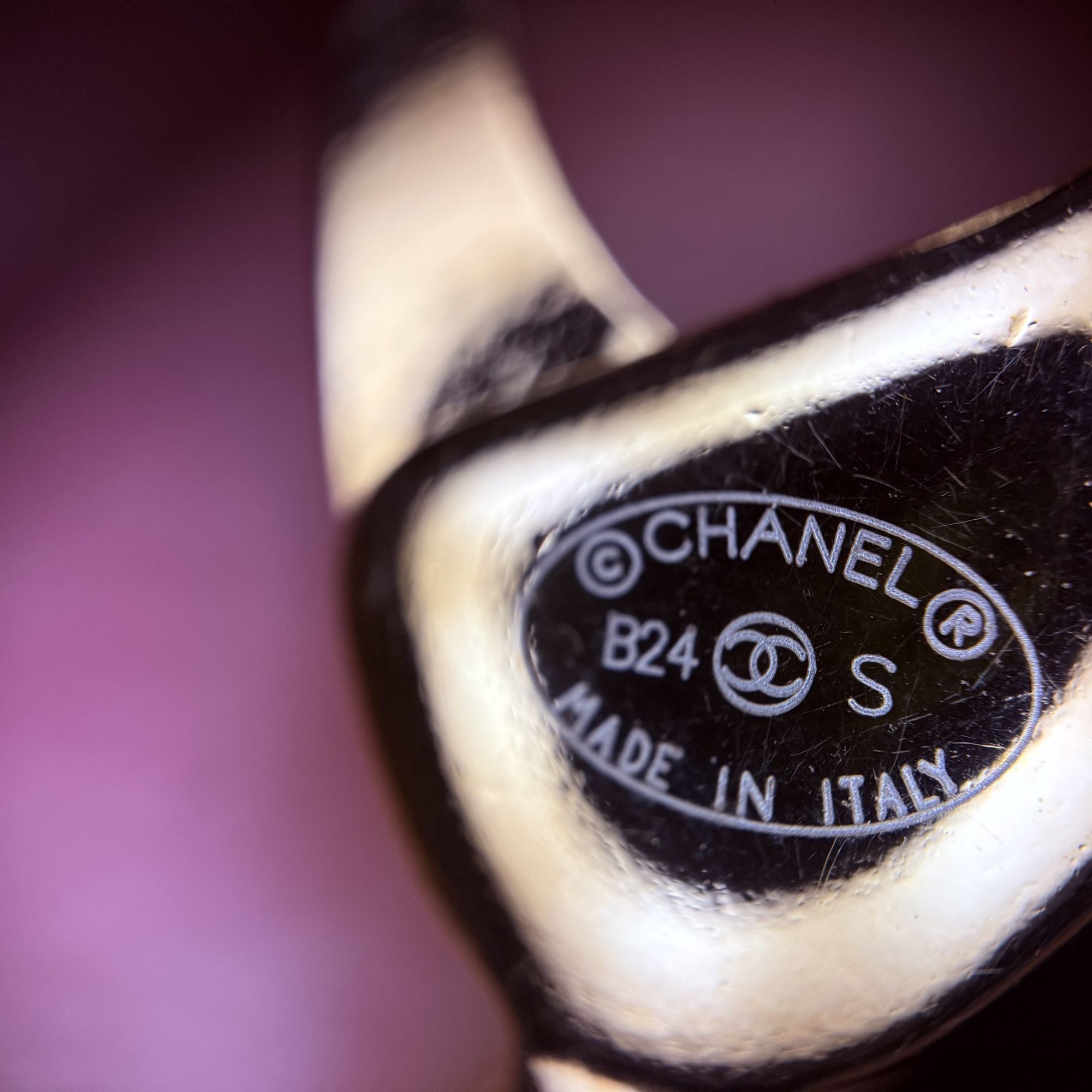 Chanel Chanel Long Pearl & Black Beaded Necklace With Gold CC Logo Size ONE SIZE - 7 Thumbnail