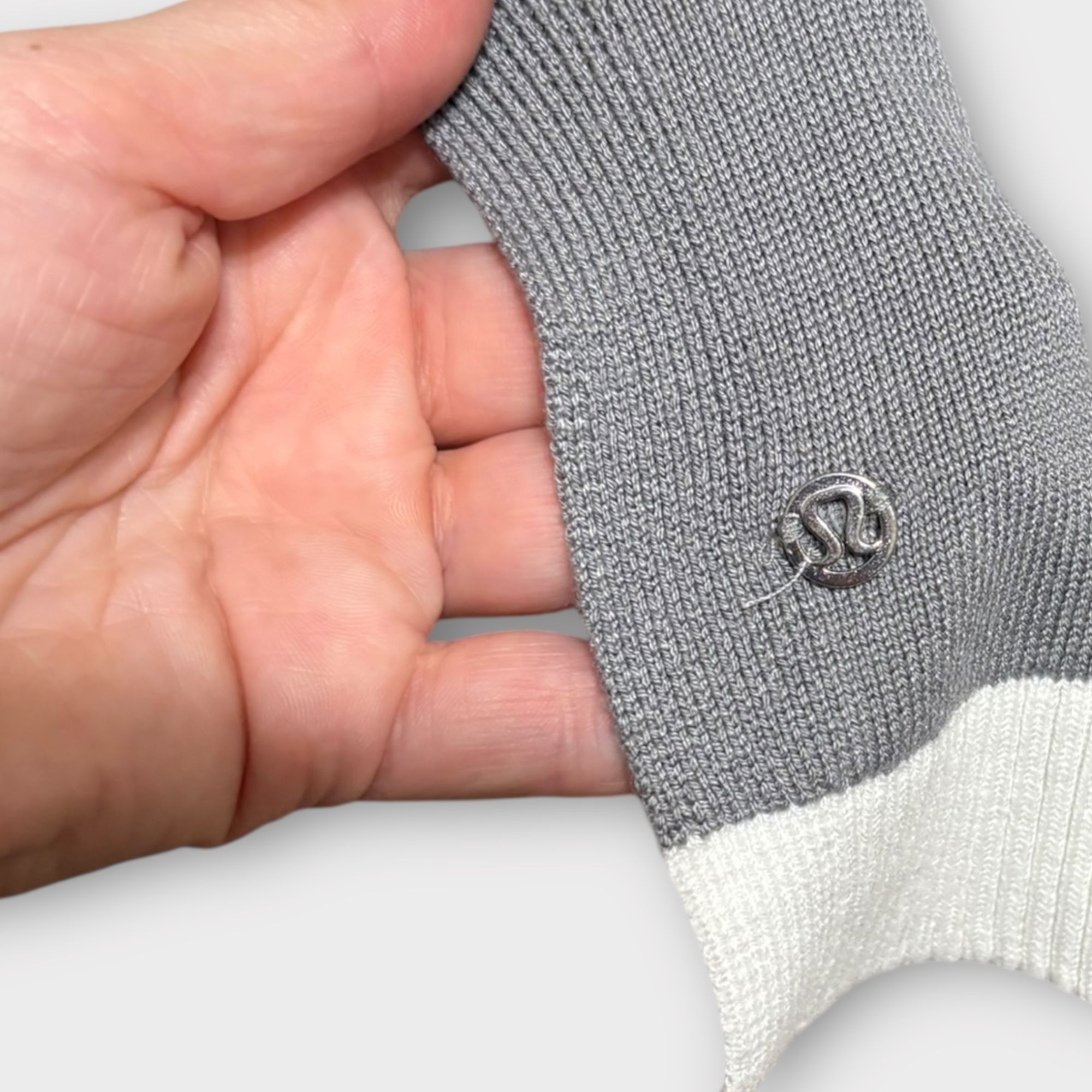Lululemon Lululemon Hatha Wrap OS Nebula Raceway Grey White Shawl Worn Size ONE SIZE - 6 Thumbnail