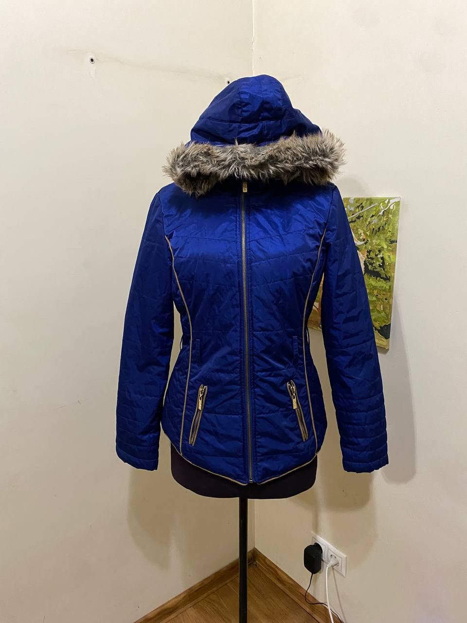 Guess blue Guess Los Angeles puffer jacket, size M/M. Size M / US 6-8 / IT 42-44 - 1 Thumbnail