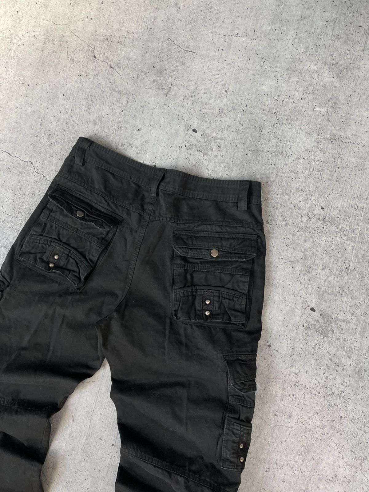 Japanese Brand Japan Y2K Black Avant Garde Multipocket Cargo Pants Size US 32 / EU 48 - 12 Thumbnail