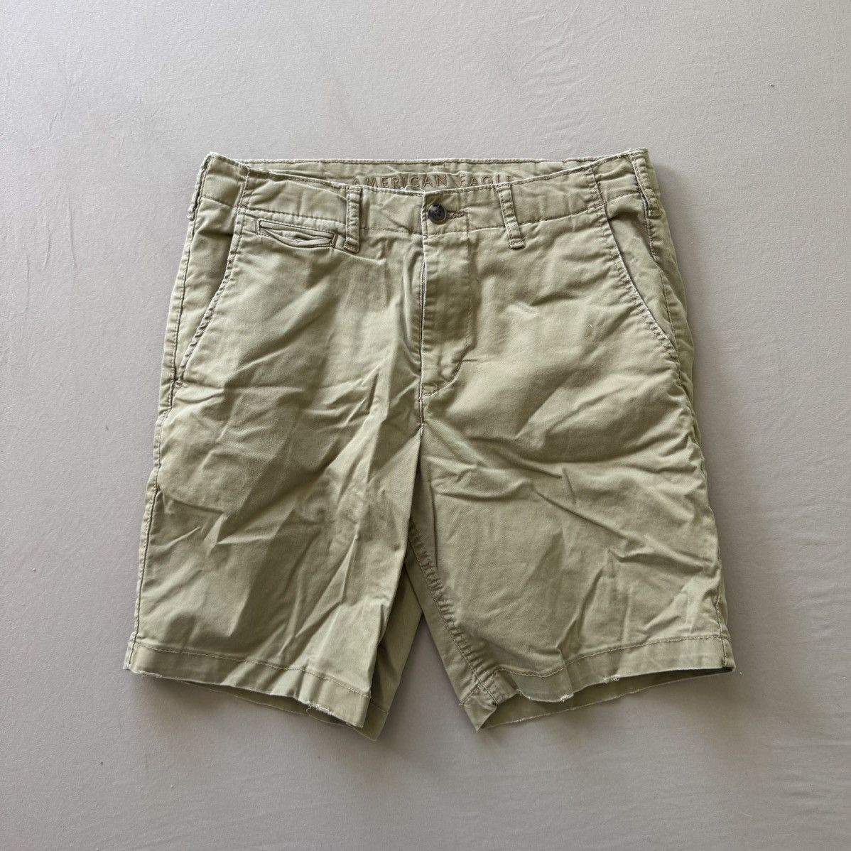 American Eagle Outfitters American Eagle Classic Flex Lived-In Khaki Shorts Size US 31 - 1 Thumbnail